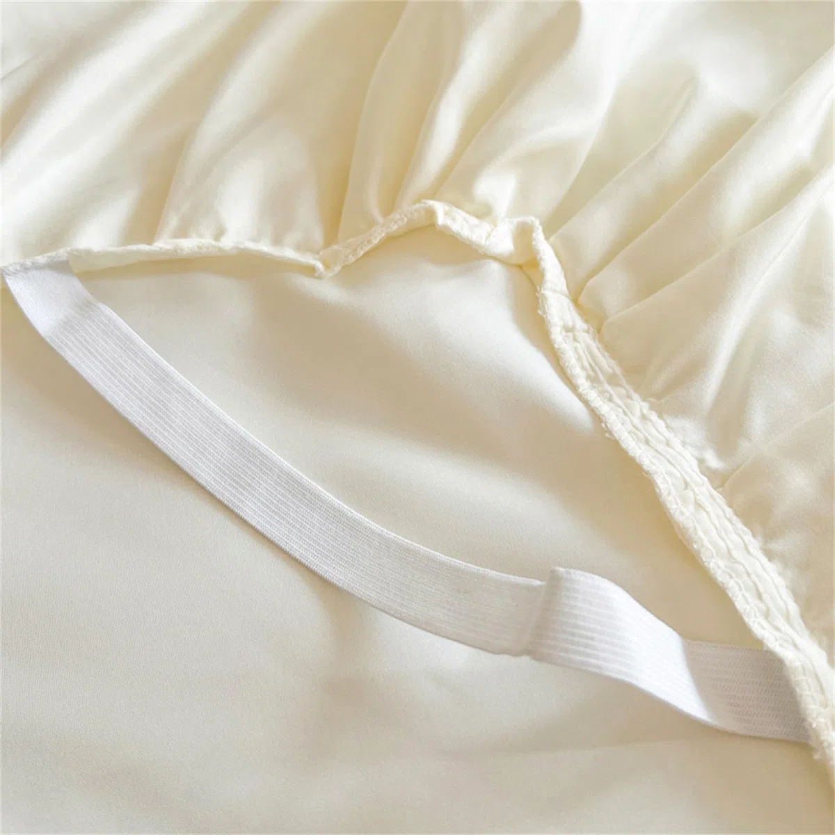 Odot Color Sólido Sabana Bajera con Volantes, Diseño de Borde de Encaje Blanco Sabana Bajera con Faldon Falda de Cama con Volante Suave Faldas de Cama Protector de Colchó (Blanco Crema,150x200cm)