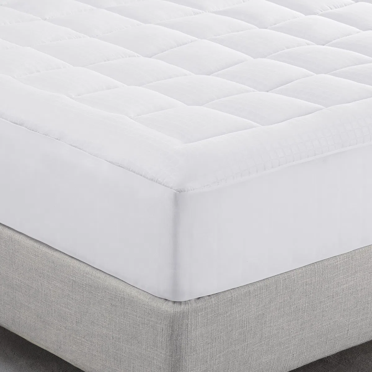 SERTA ComfortSure - Funda de colchón Acolchada elástica Transpirable con Bolsillo Profundo de 18 Pulgadas para Todas Las Estaciones, Color Blanco, tamaño matrimonial