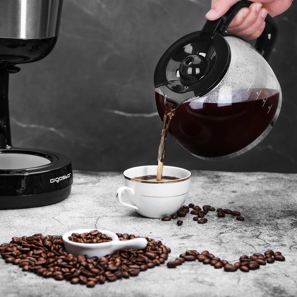 Aigostar Chocolate - Cafetera de Goteo de 1000W, Capacidad 1,25L (10-12 Tazas), Función Mantener Caliente y Sistema Antigoteo, Filtro Permanente Reutilizable y Lavable, Libre de BPA, Negro