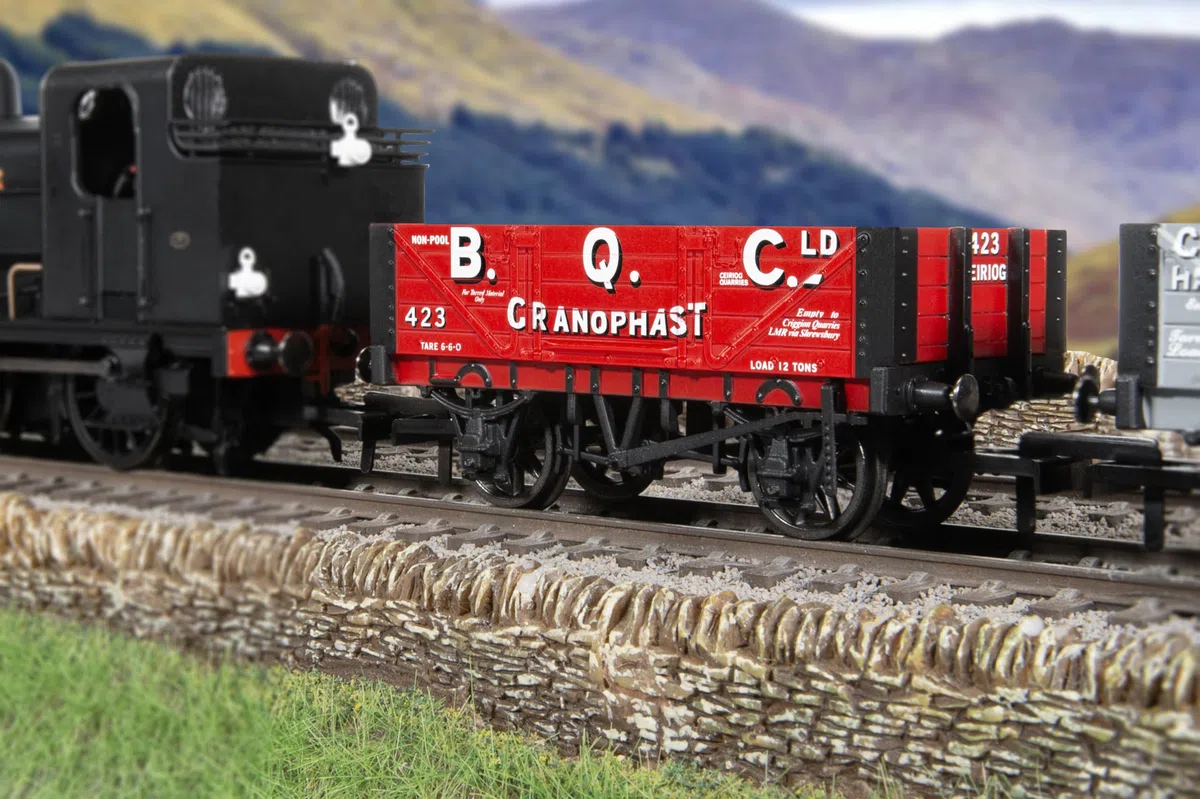 Vagón Hornby R60295 BQC de 4 tablones n.º 423