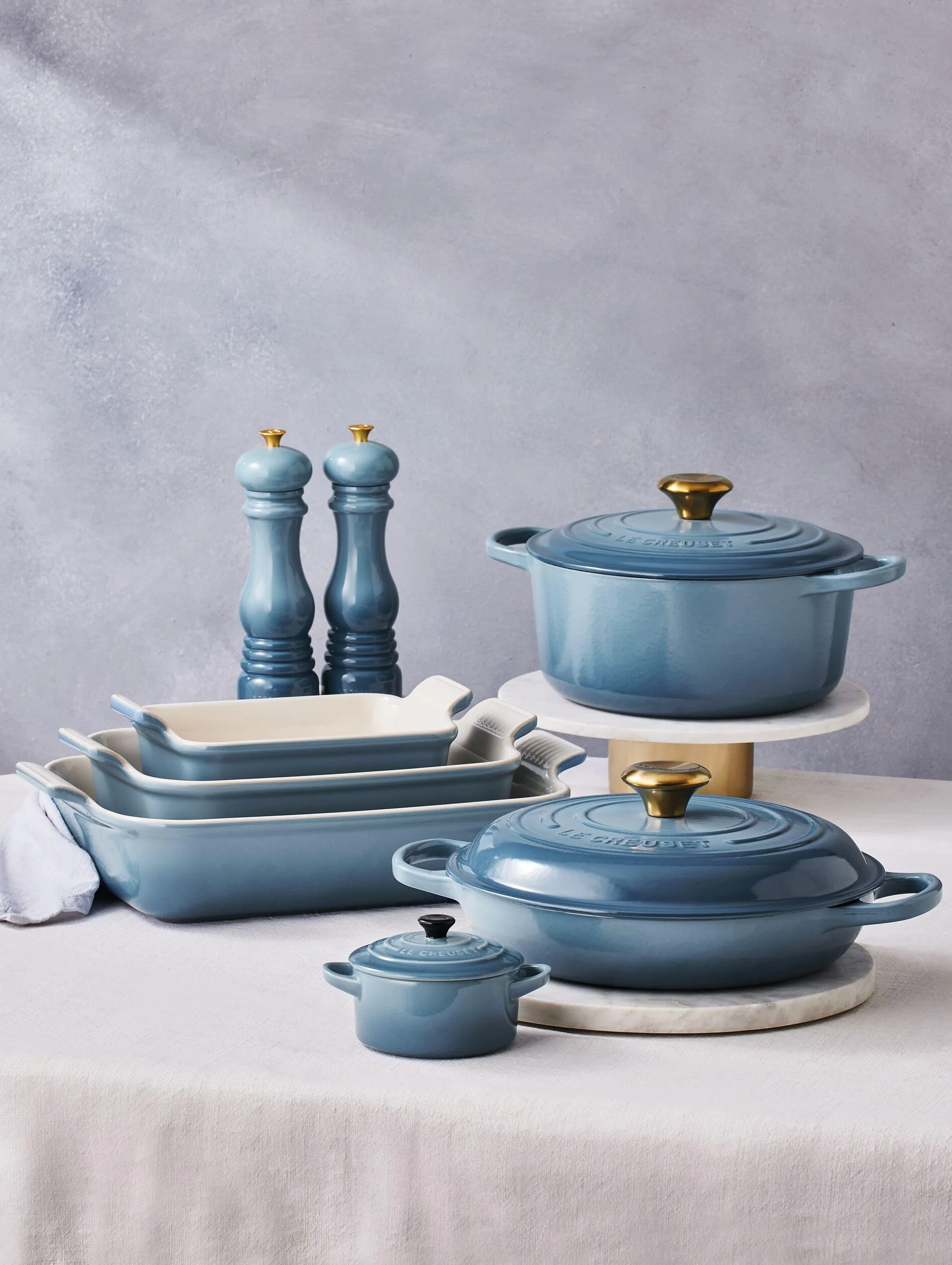 Le Creuset Molinillo de pimienta de plástico ABS, 6,2 x 6,2 x 20,8 cm, mecanismo de cerámica Chambray, 44001214340100