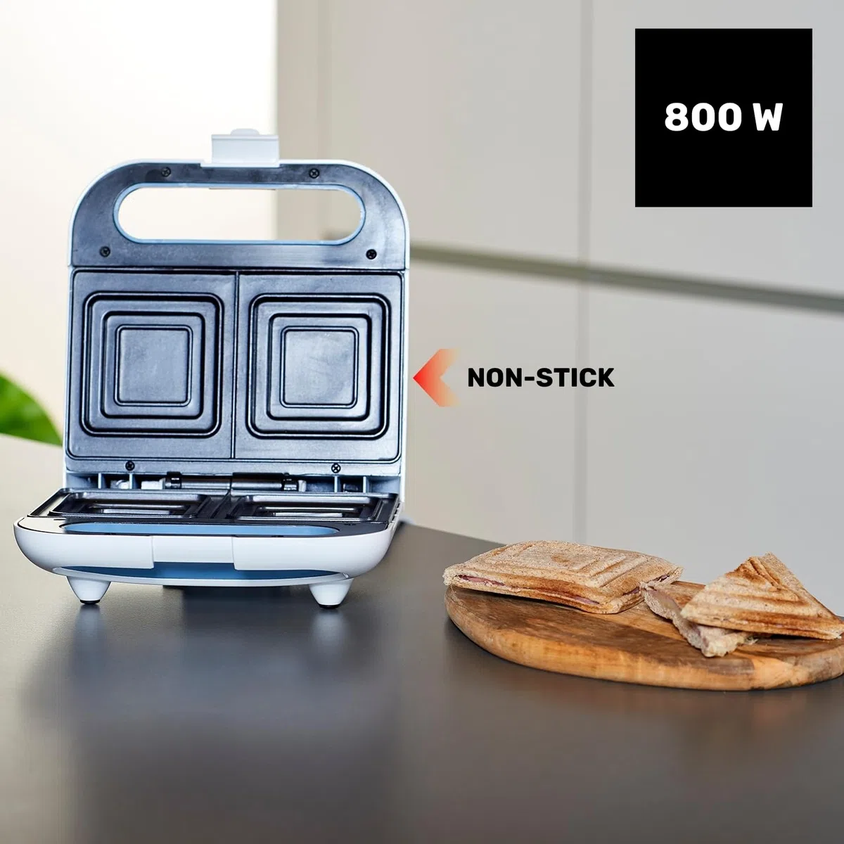 Taurus Mysandwich - Sandwichera eléctrica. 800W. 2 placas cuadradas para hacer 2 sándwiches a la vez. Sellado perfecto. Indicadores de funcionamiento. Placas con recubrimiento antiadherente. Blanco