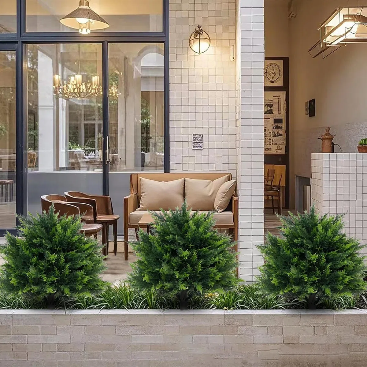 Árboles topiarios de cedro artificiales para exteriores, plantas de ciprés realistas para interiores, árbol de hoja perenne resistente a la intemperie de 2 pies con estaca de tierra para patio, jardín