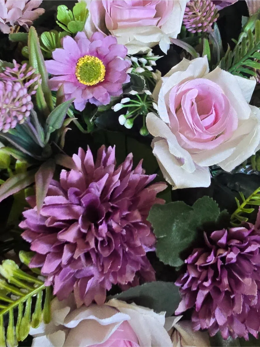 DRW Centro de Flores Artificiales cojin Cementerio procesiones, Iglesias Bodas o sepulturas con Flores Lilas y malvas Estilo Barco 115x45x25