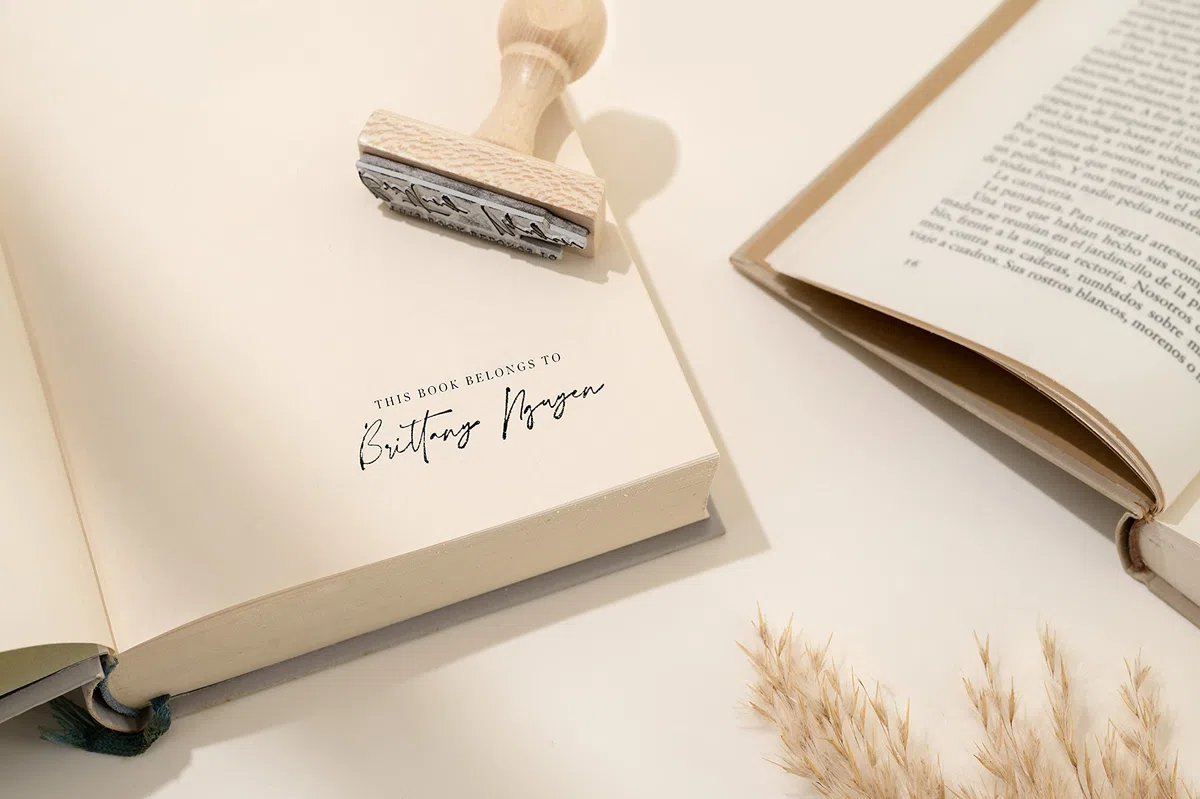 Stamp by Me | Ex Libris | Sello de Madera Personalizado para Libros | Sello Personalizado de Biblioteca | Para Libros, Páginas, Cartas | Colegios | Este Libro Pertenece a | Rectangular | 4 Diseños