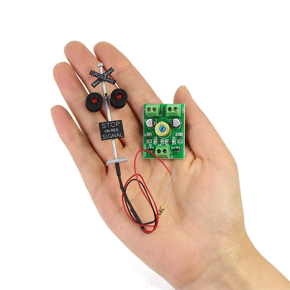JTD876RP 1 juego de señal de cruce de trene/pista de ferrocarril de escala HO 4 cabezales LED + placa de circuito intermitente de señal de tren, luces de señal, decoración y fiesta