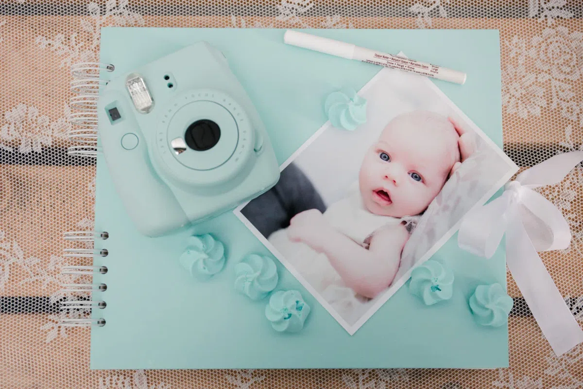 Never Ever Land - Álbum de fotos (30 x 25 cm, 80 páginas, 250 g, tapa dura con un nudo para cerrar, perfecto para nacimiento, bebés, bodas y álbumes de familia, color azul