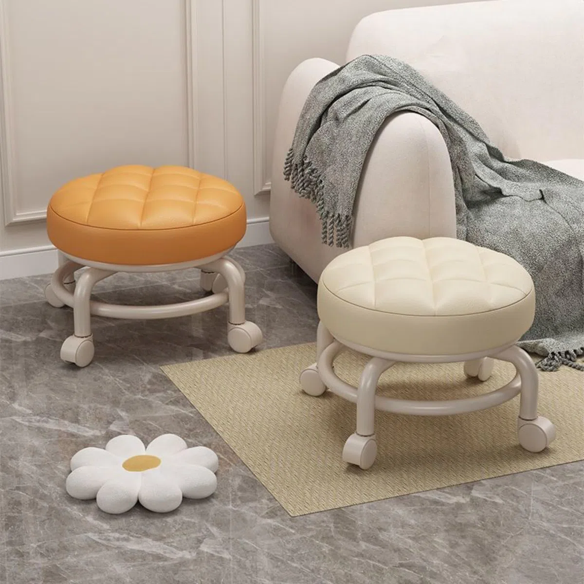 Taburete pequeño con ruedas para pedicura, giratorio y ajustable a 360 grados, para el aseo de spa y el hogar (beige)