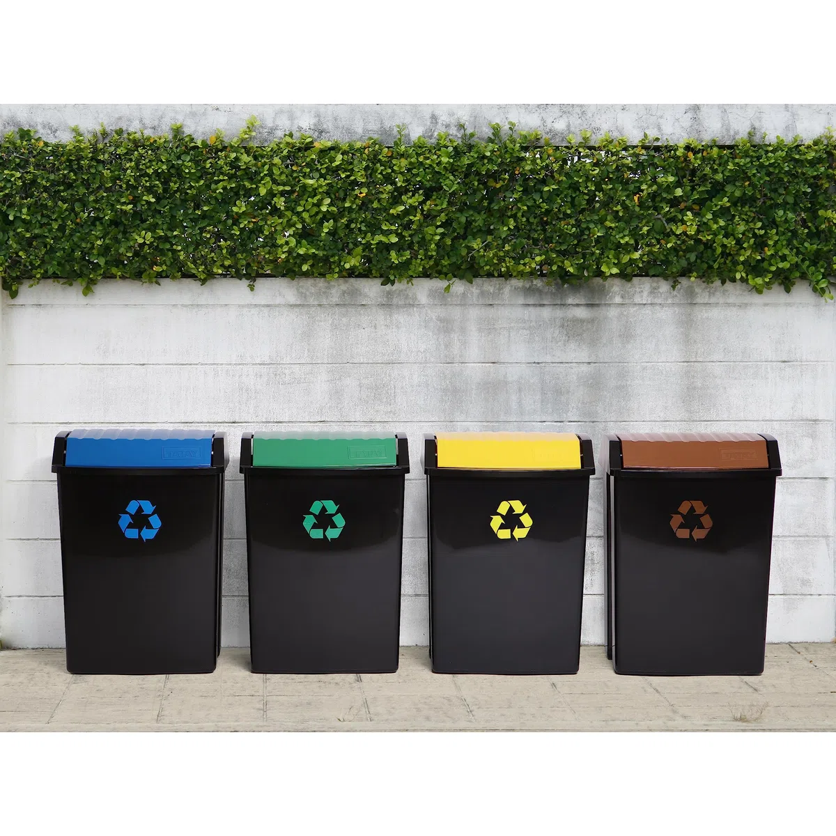 Tatay Cubo de Reciclaje 50L con Tapa Basculante | Uso Interior y Exterior | Apto para Bolsas de 30L a 50L | Acabado Anti UV | Plástico Resistente Libre de BPA | 40,5x33,5x57,5 cm, Negro, Vidrio