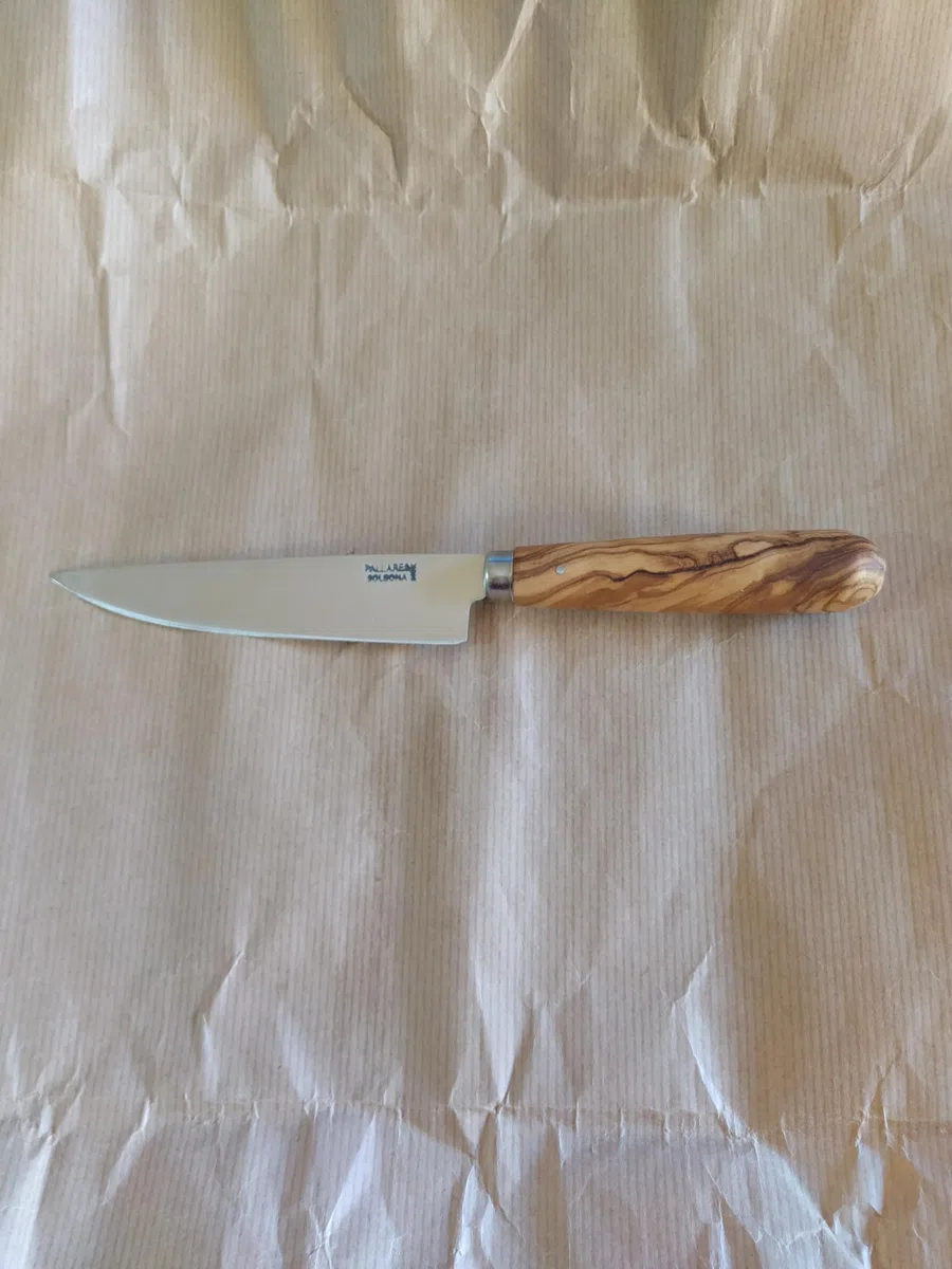 PALLARES Cuchillo de cocina mango redondo madera de olivo acero inoxidable 8cm.