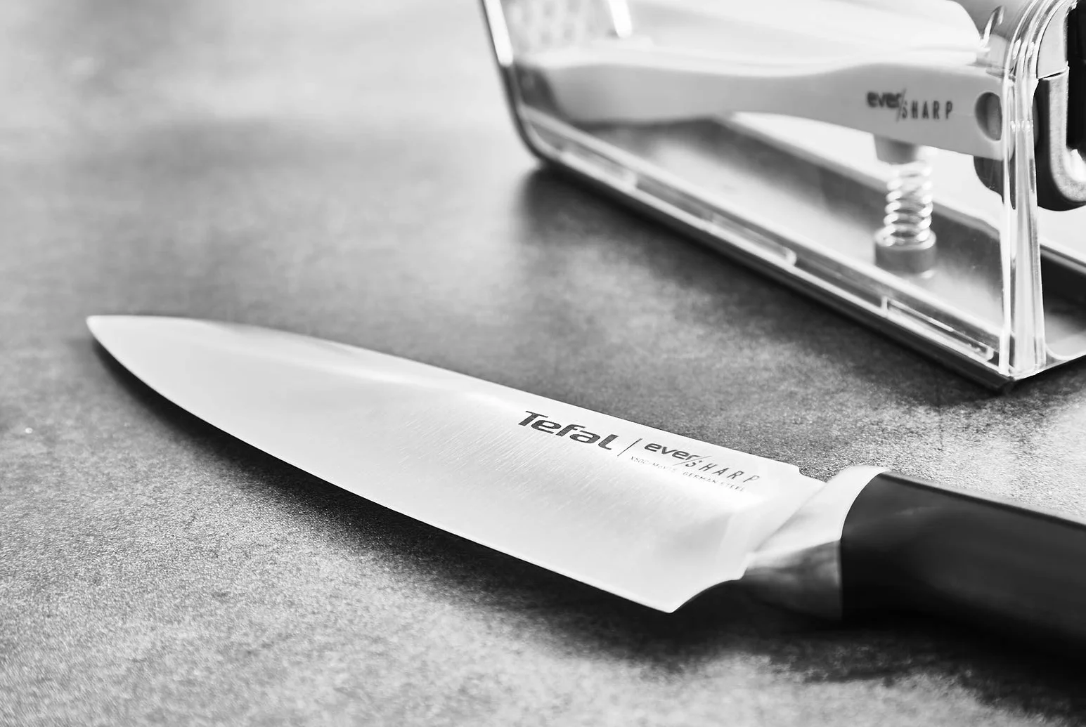 Tefal Ever Sharp - Cuchillo chef 16.5 cm, afilador integrado en la funda, tecnologia de afilado doble pivote, sistema bloqueo seguro, acero inoxidable alemán K2569004