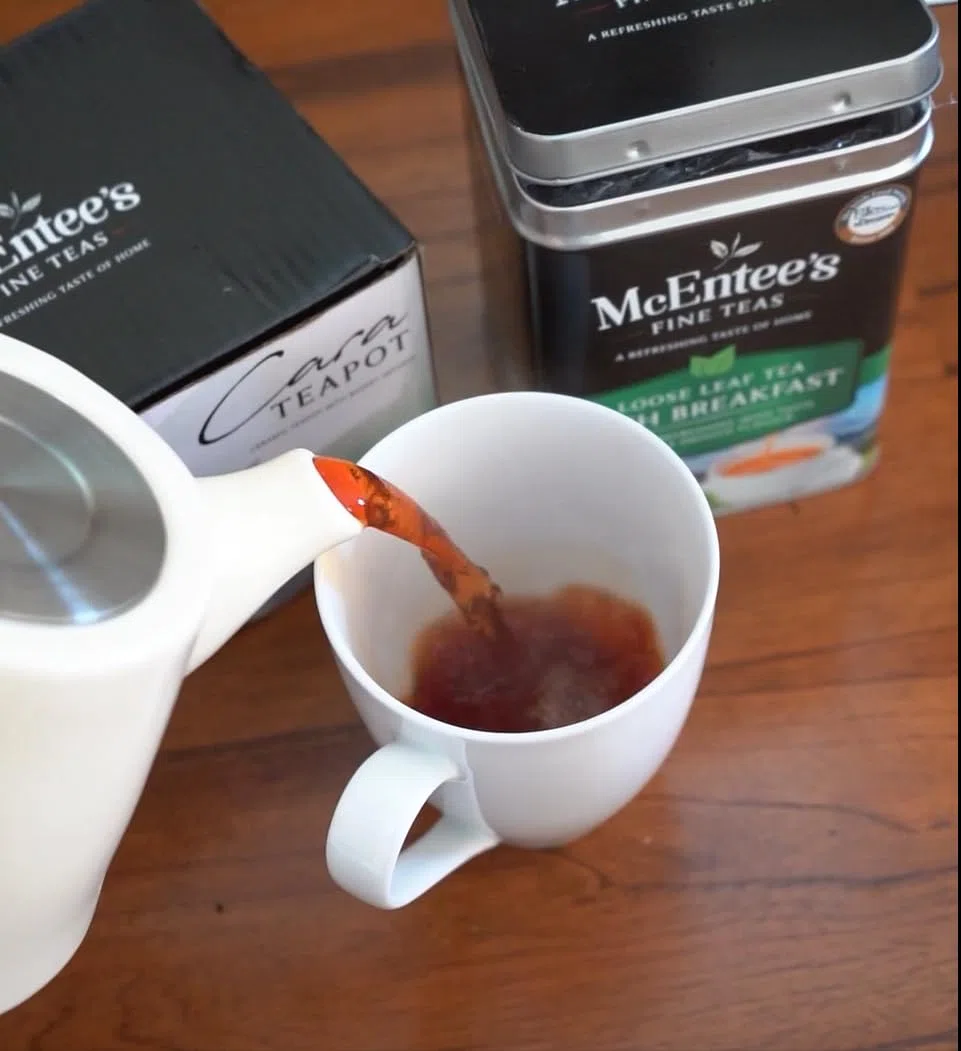 McEntee's Cara - Tetera de cerámica para té crema, 510 ml (1-2 tazas) con infusor extraíble de acero inoxidable