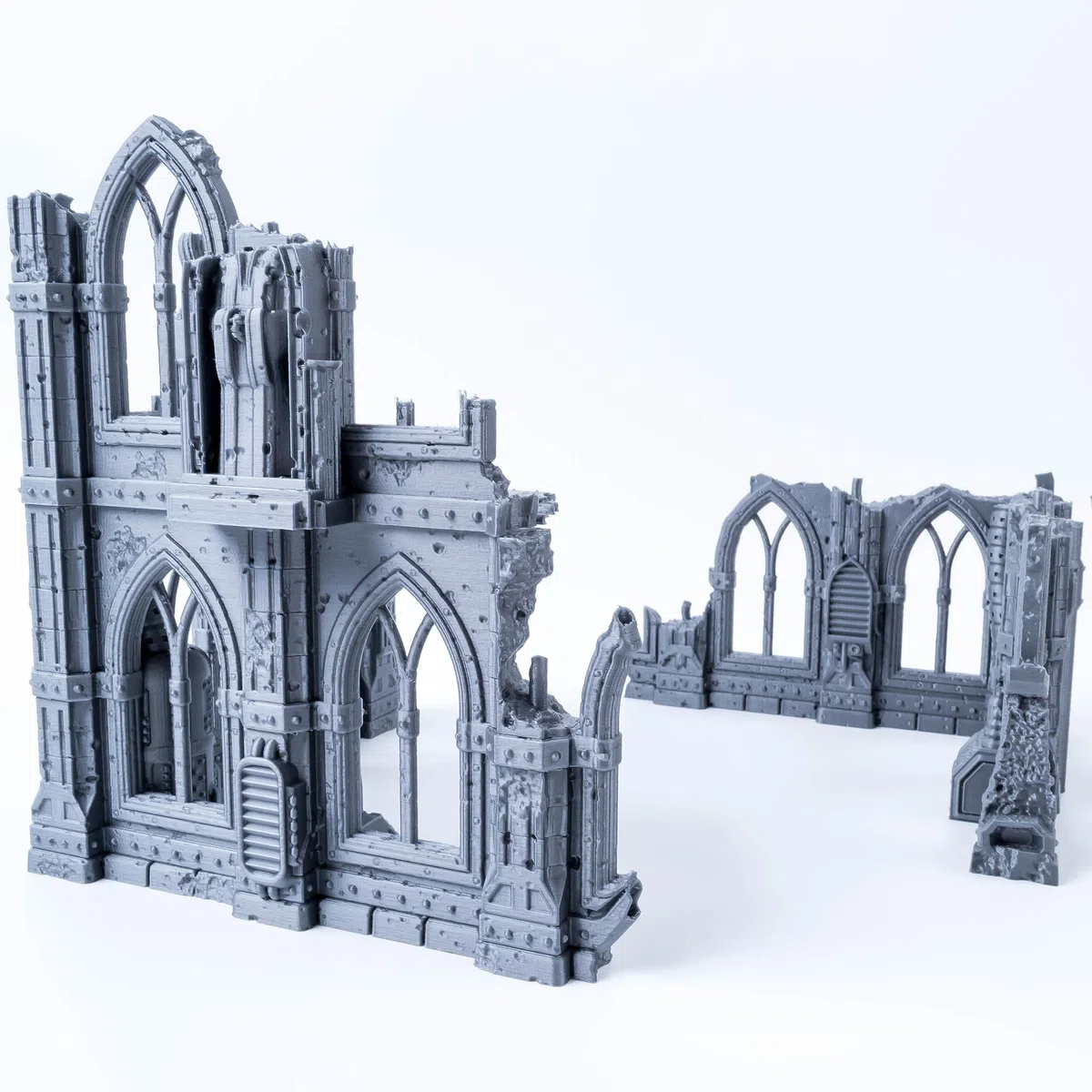 Serie Gothic Ruins - Set 2: Ruina bifurcada con secciones de dos pisos y una sola planta, escala de 28/32 mm