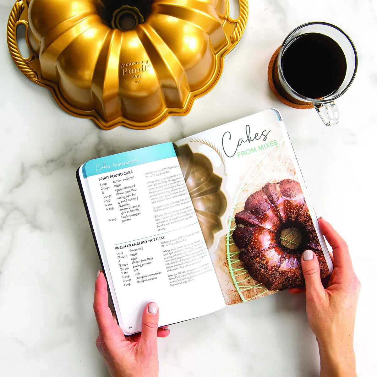 Nordic Ware Libro de cocina original Bundt, libro de cocina con recetas de pastel Bundt y más, libro de recetas de cubierta suave al tacto