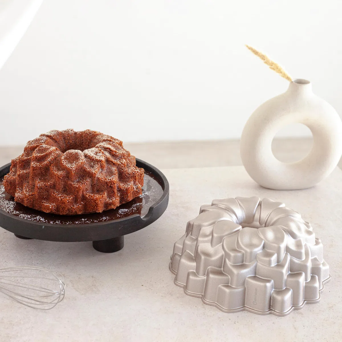 Erreke Molde Bizcocho Horno, Molde Tarta, Doble Capa Antiadherente, Aluminio Fundido Resistente, Savarín Cocción Uniforme, Repostería, Color Oro Rosa, 24cm, 2.5 litros, Bloom