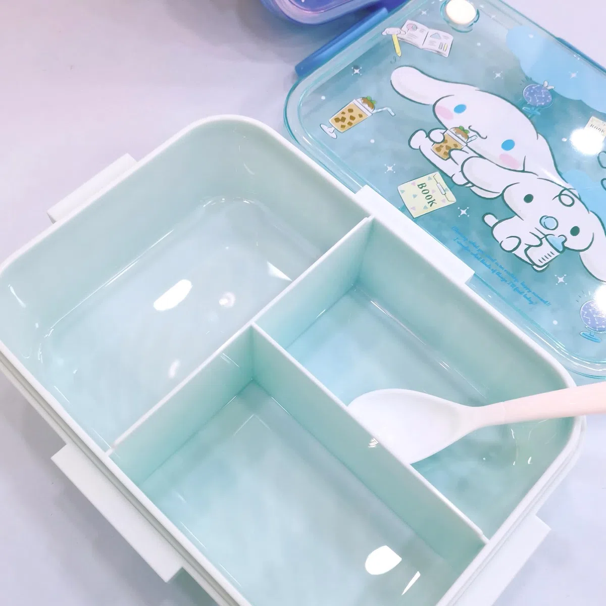 Roffatide Cinnamoroll Imprimir una caja de almuerzo integrada con cuchara kawaii cerradura de 4 puntos para bocadillos de alimentos y frutas