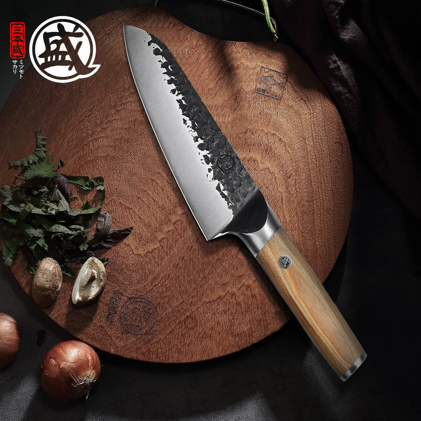 MITSUMOTO SAKARI Cuchillos Cocina Japoneses, Cuchillos Cocina de Acero al Carbono, 17 cm Cuchillo Santoku Profesional Forjados a Mano (Mango de Pakkawood y Caja de Regalo)