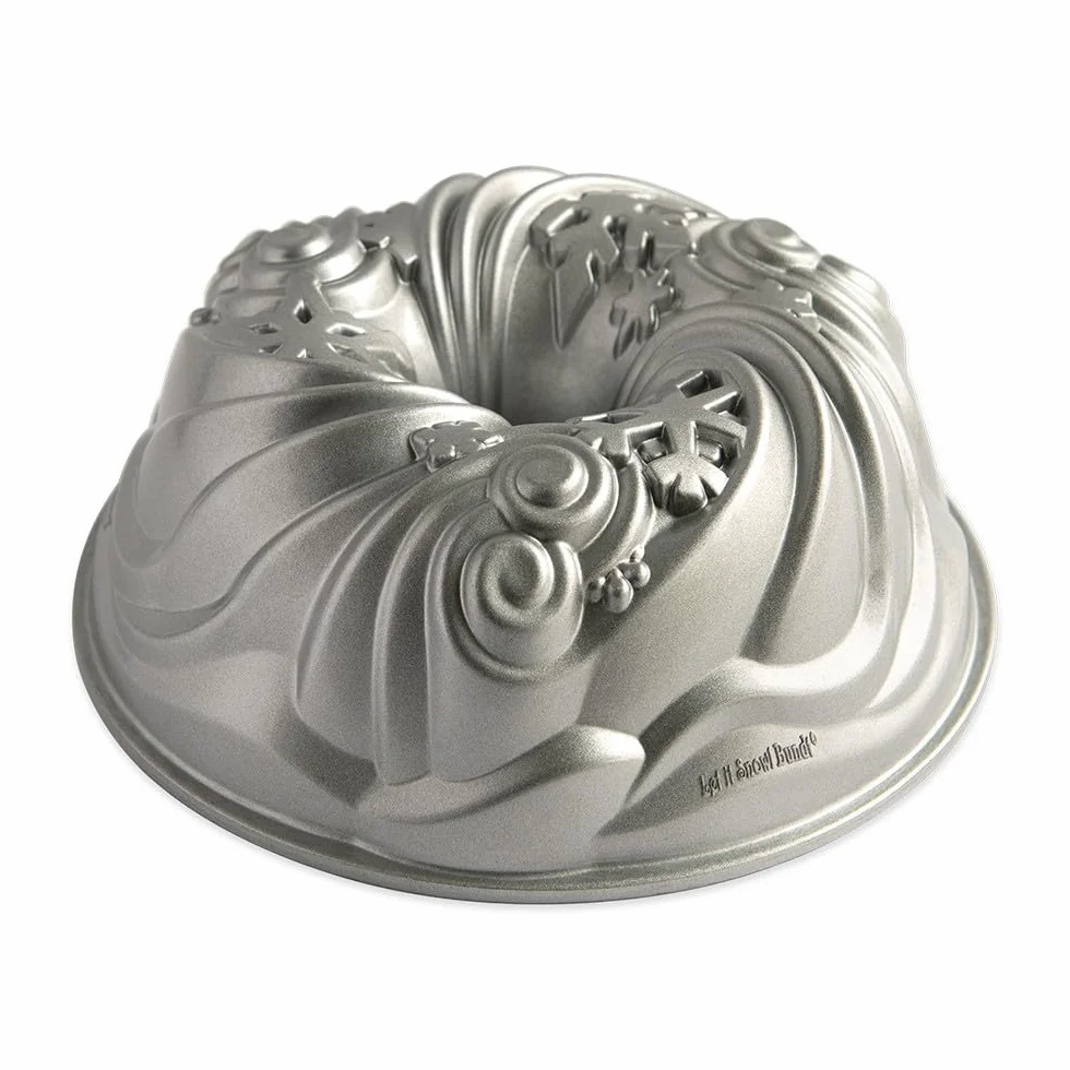 Nordic Ware Let It Snow Bundt - Molde antiadherente de aluminio, color plateado, (93648), capacidad para 10 tazas