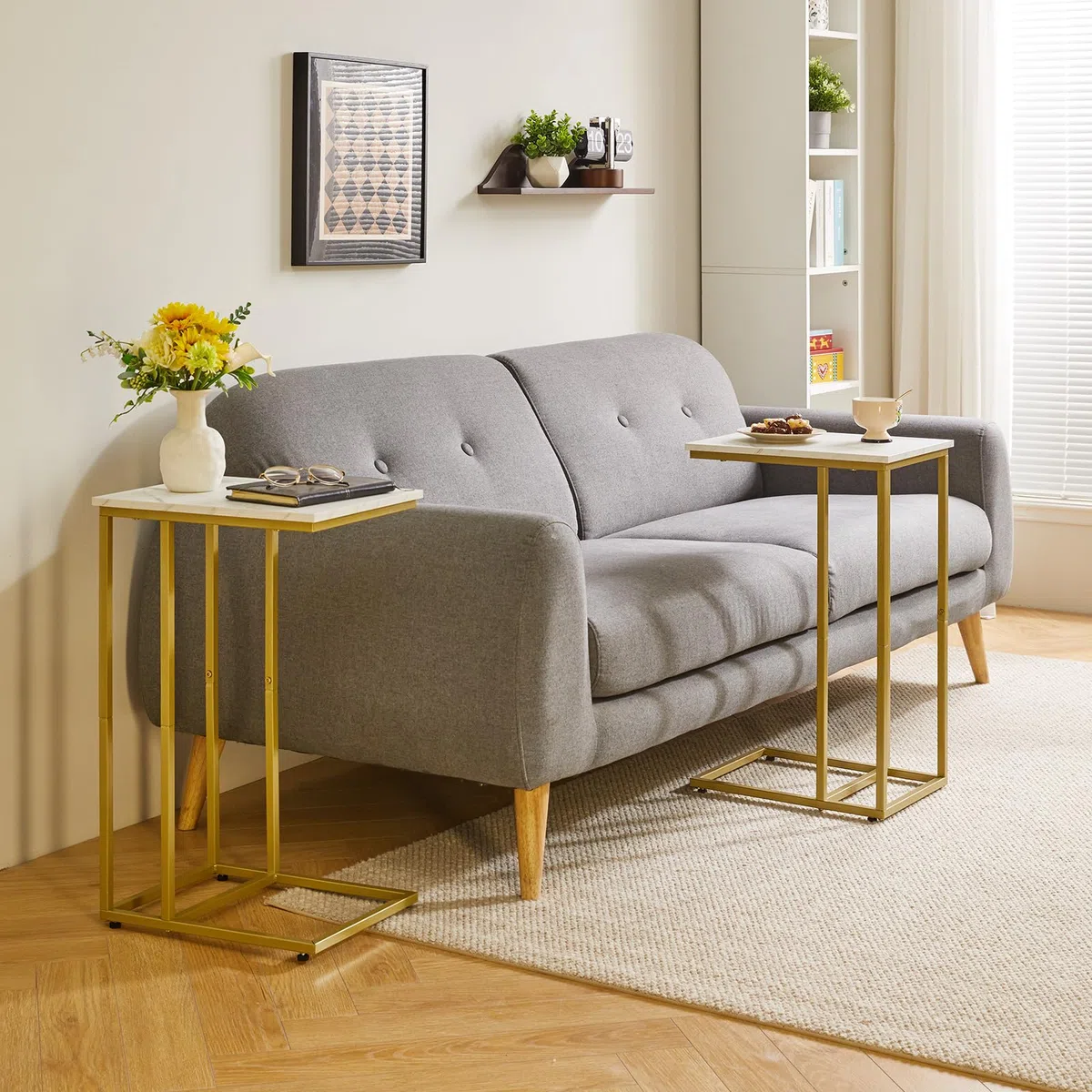 Aibiju Mesas auxiliares pequeñas en Forma de C, Mesa Auxiliar pequeña, Soporte de Mesa pequeño para Sala de Estar, Dormitorio, 16 x 12 x 25 Pulgadas,Mesa de Grano de Mármol + Patas Doradas，YD-TM051G