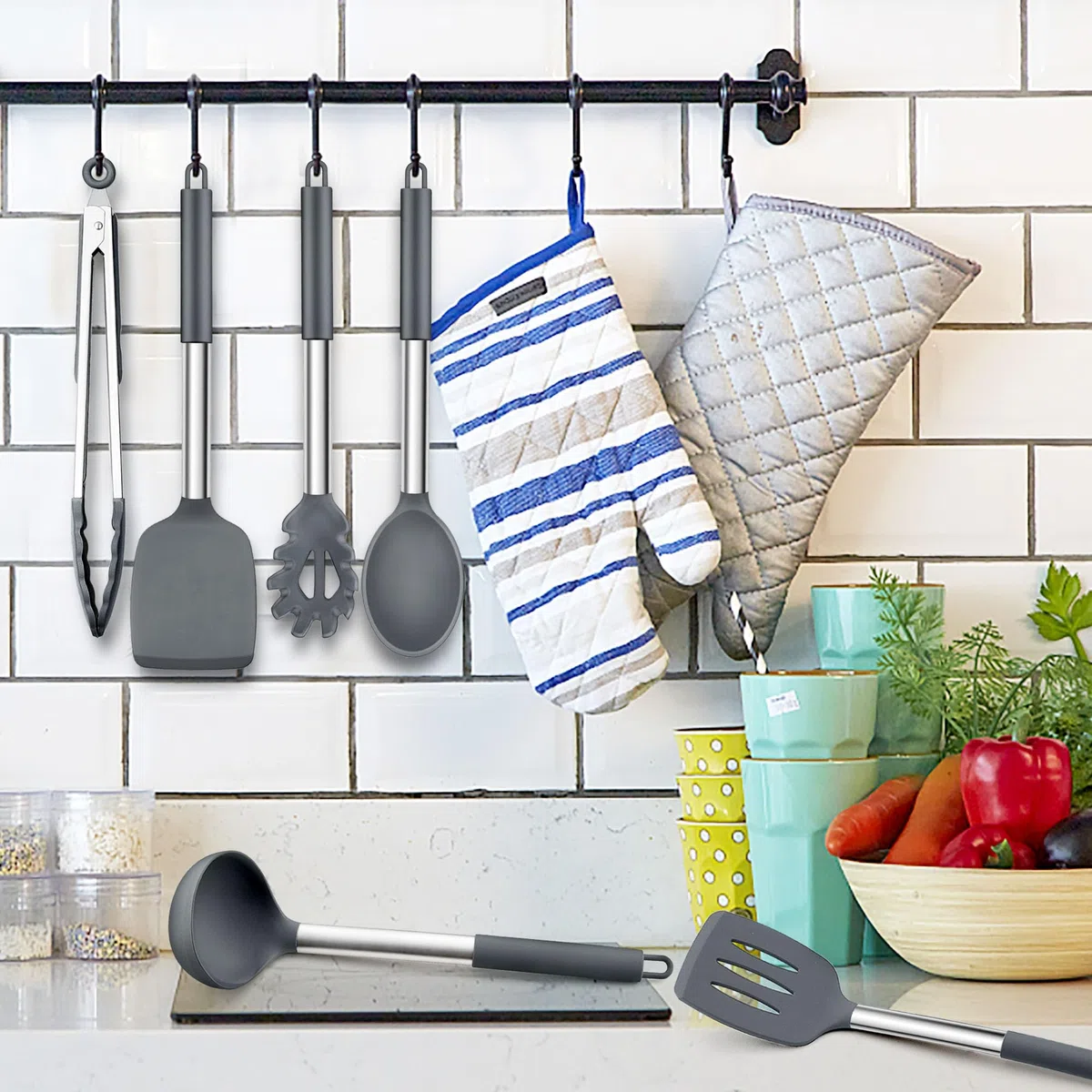 Herogo Juego de 6 utensilios de cocina de silicona, color gris, mango de acero inoxidable, resistente al calor, antiadherente, incluye pinzas, volteador, espátula, regalo ideal