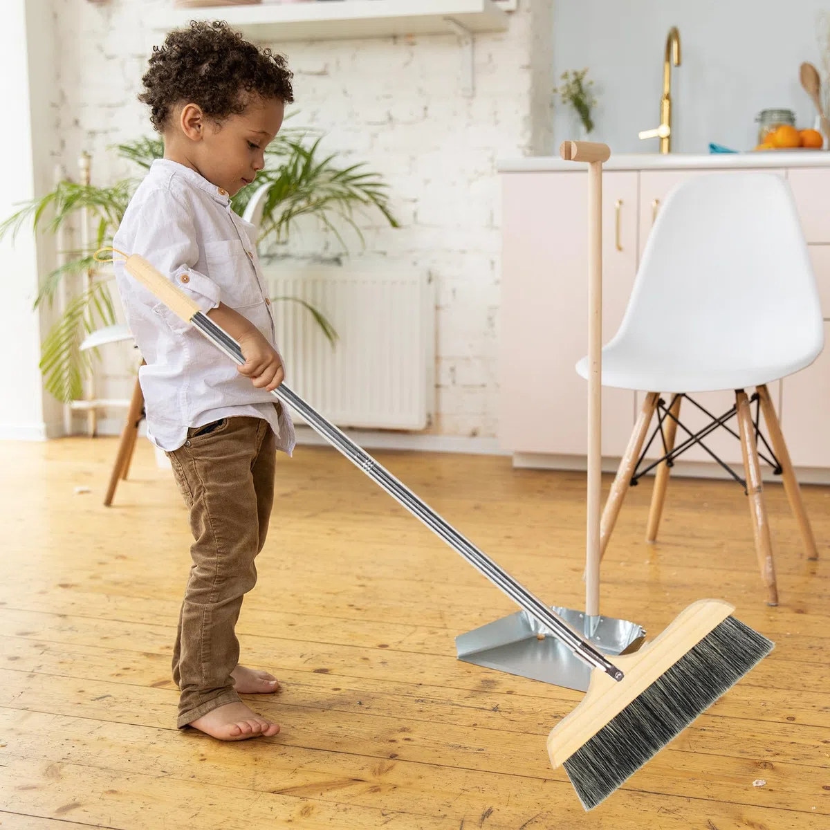 Gadpiparty Escoba de Limpieza Hogar Mango Largo de Acero Inoxidable y Cerdas de Madera, Fácil Almacenamiento y Diseño para Limpiar Esquinas en Cocina y Oficina