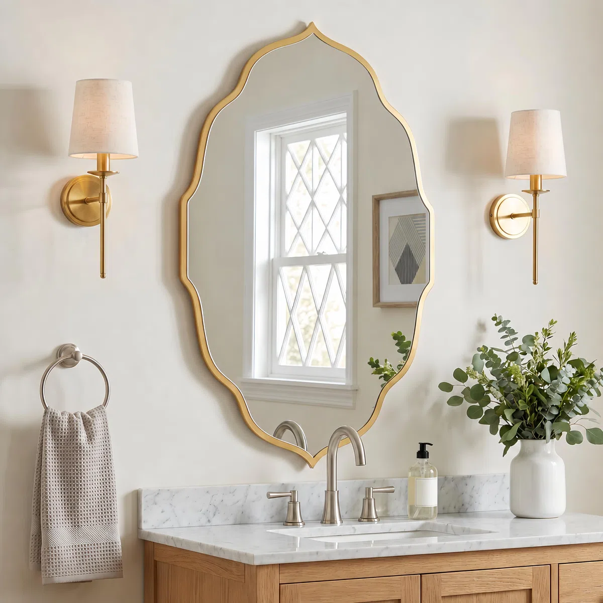 PERFNIQUE Espejo de pared dorado, 81 x 51 cm, espejo ovalado ondulado para baño, espejo decorativo grande para entrada, dormitorio y sala de estar, colgar o inclinar