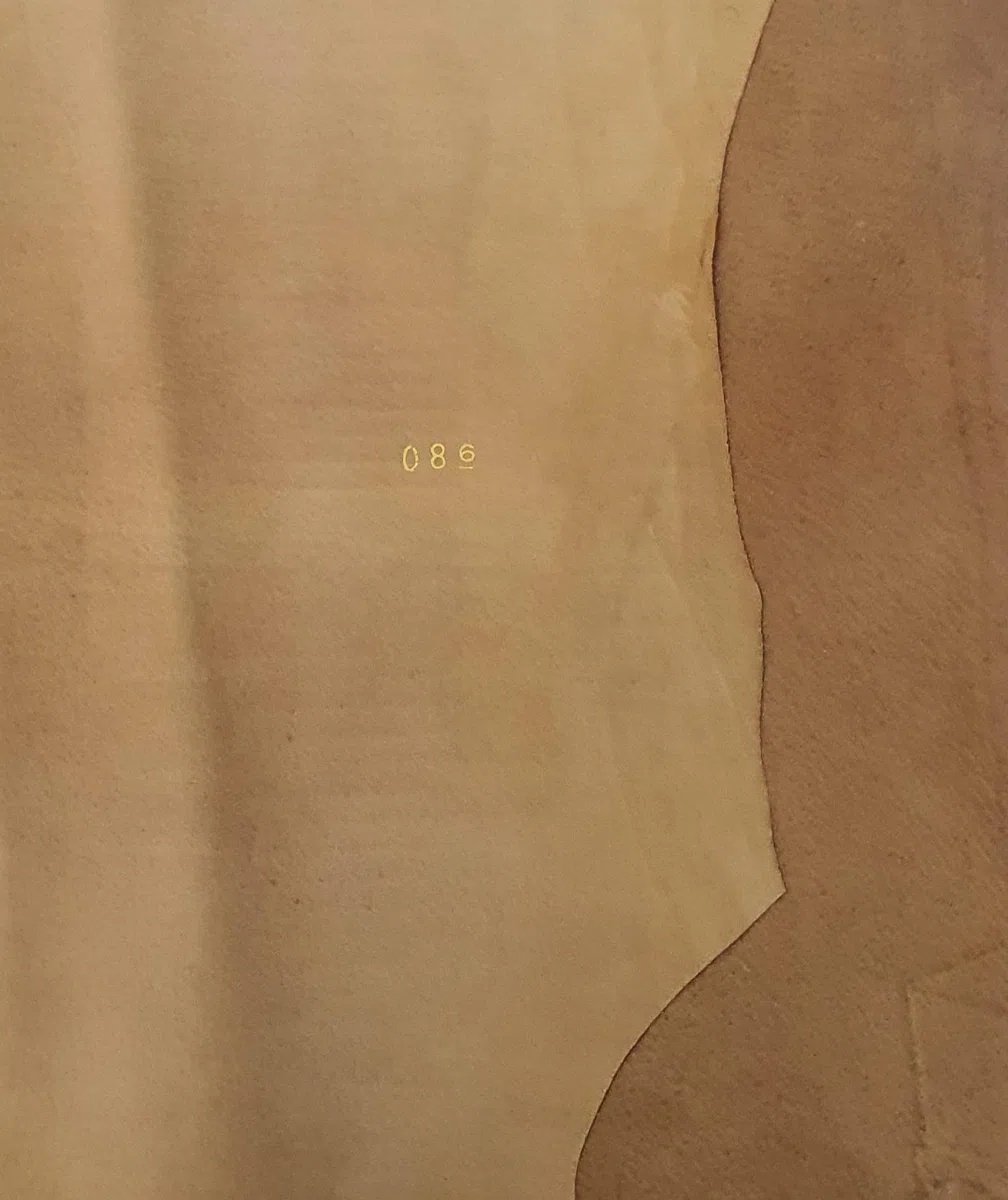 Zerimar Piel de Cuero Natural 100% Genuino | Cuero de Alta Calidad para Manualidades, Tapicería y Artesanía | Material Flexible, Resistente y Duradero | Medidas 105x75 cm