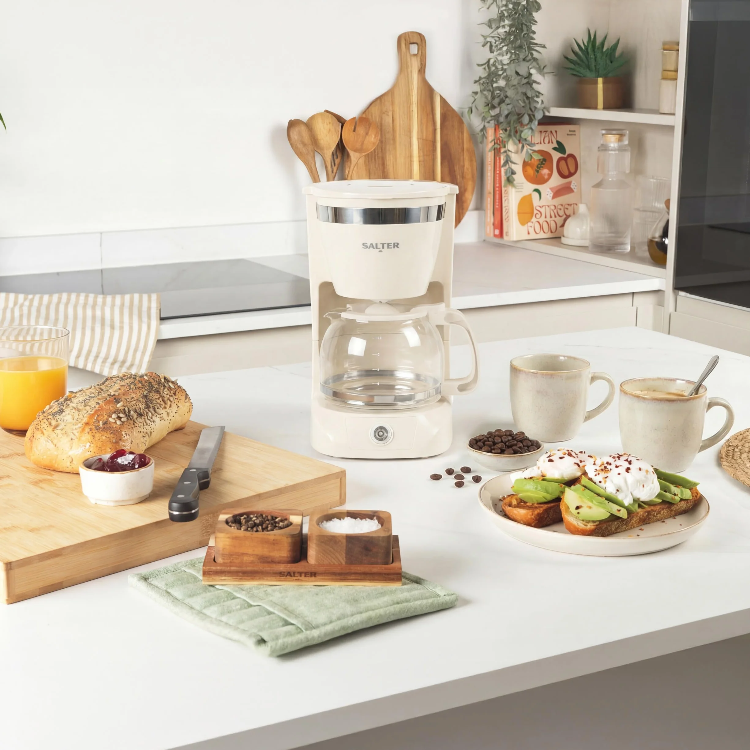 Cafetera de Filtro Retro Salter - Jarra de Vidrio de 1,25 L, Hace 10 Tazas, Adecuada para Café Molido, Mantiene Caliente Hasta 30 Minutos, Filtro Extraíble, Apagado Automático, 800 W, Crema