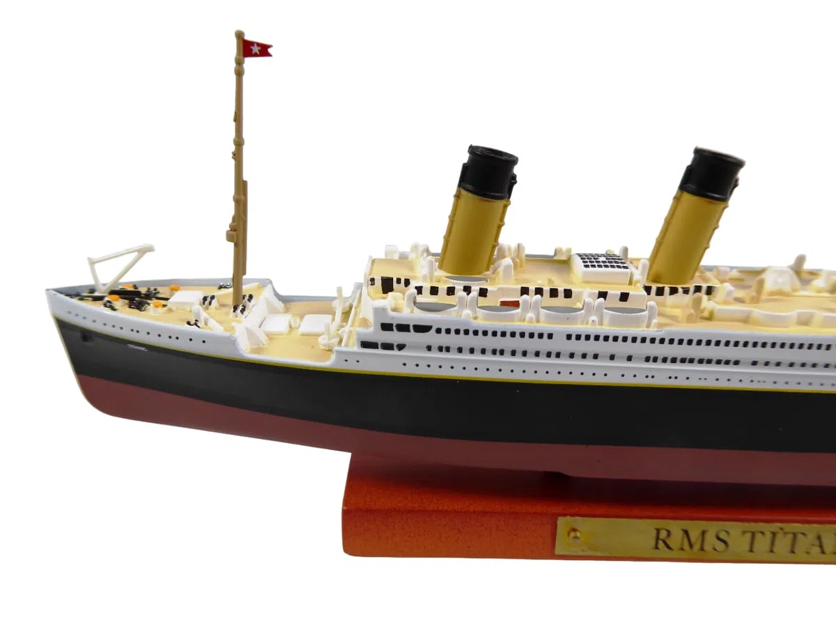 OPO 10 - Réplica en Miniatura Coleccionable del Famoso transatlántico RMS Titanic - Escala 1/1250 o 21,5 cms