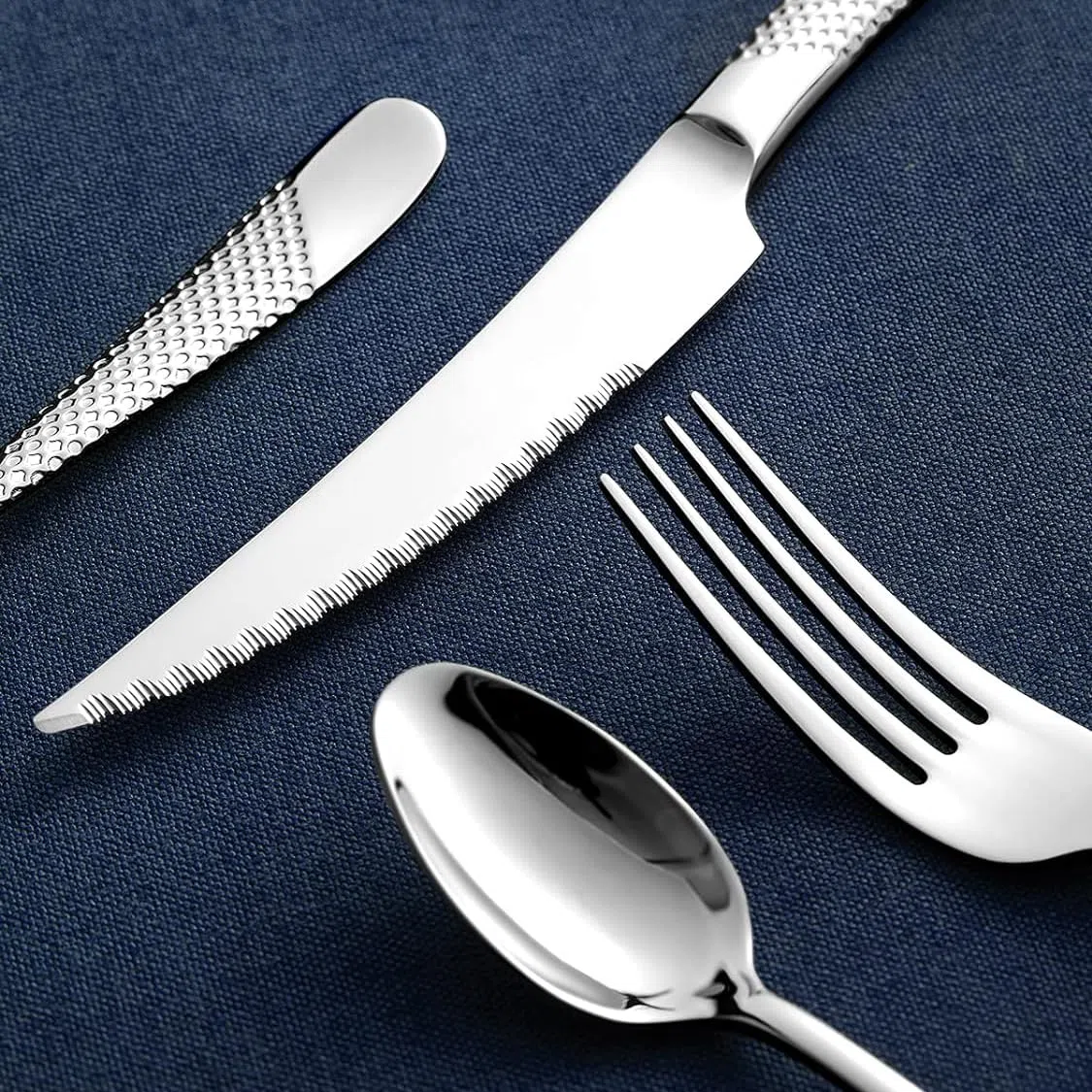 VIQWYIC Juego de cubiertos de 24 piezas, cubiertos martillados, cuchillo de acero inoxidable, tenedor, cuchara, juego de cubiertos para 6 personas, modernos cubiertos de plata para