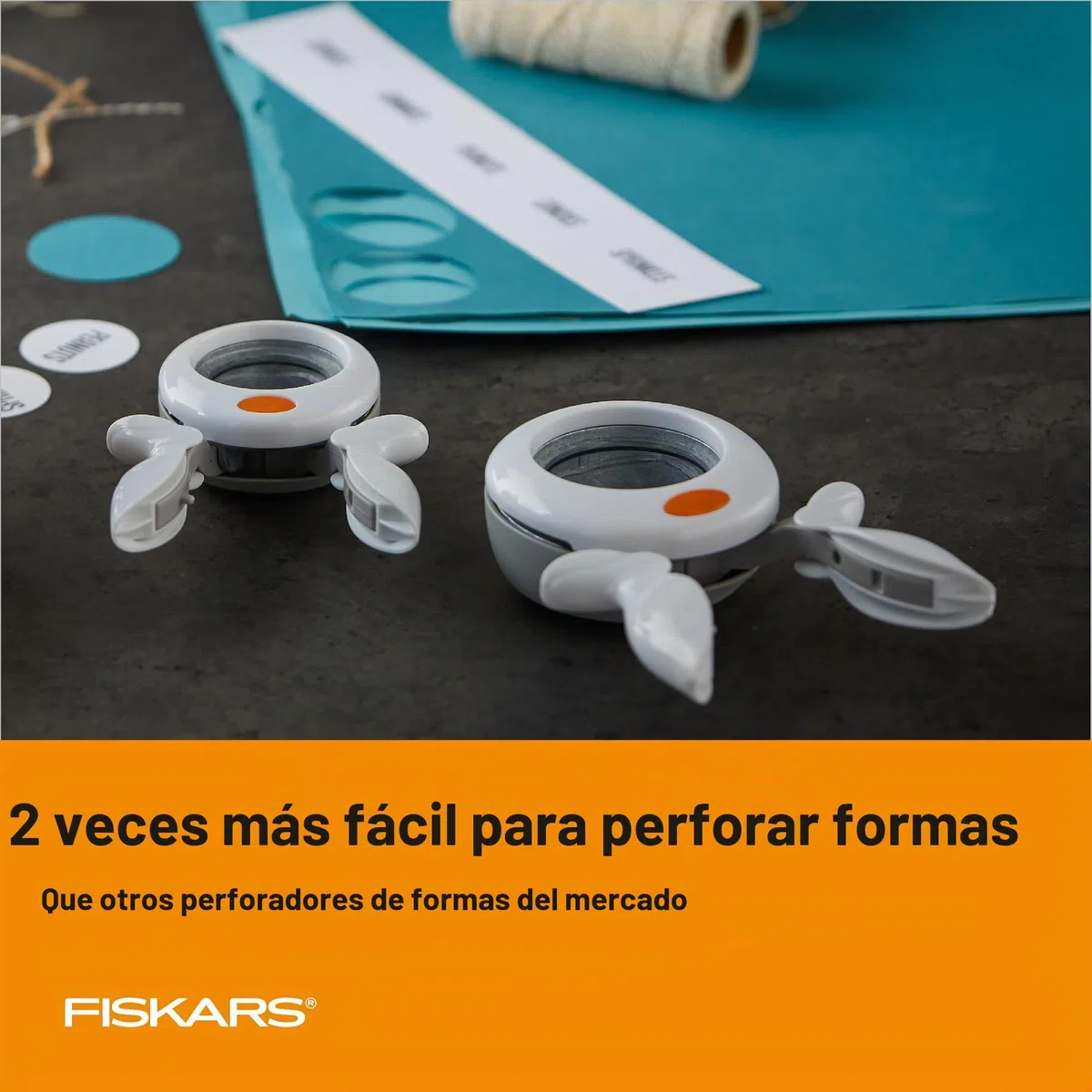 Fiskars - Perforadora de Papel Extragrande para Manualidades, Agarre ergonómico y fácil de apretar, Forma de Sello de aprobación, Herramientas para álbumes de Recortes