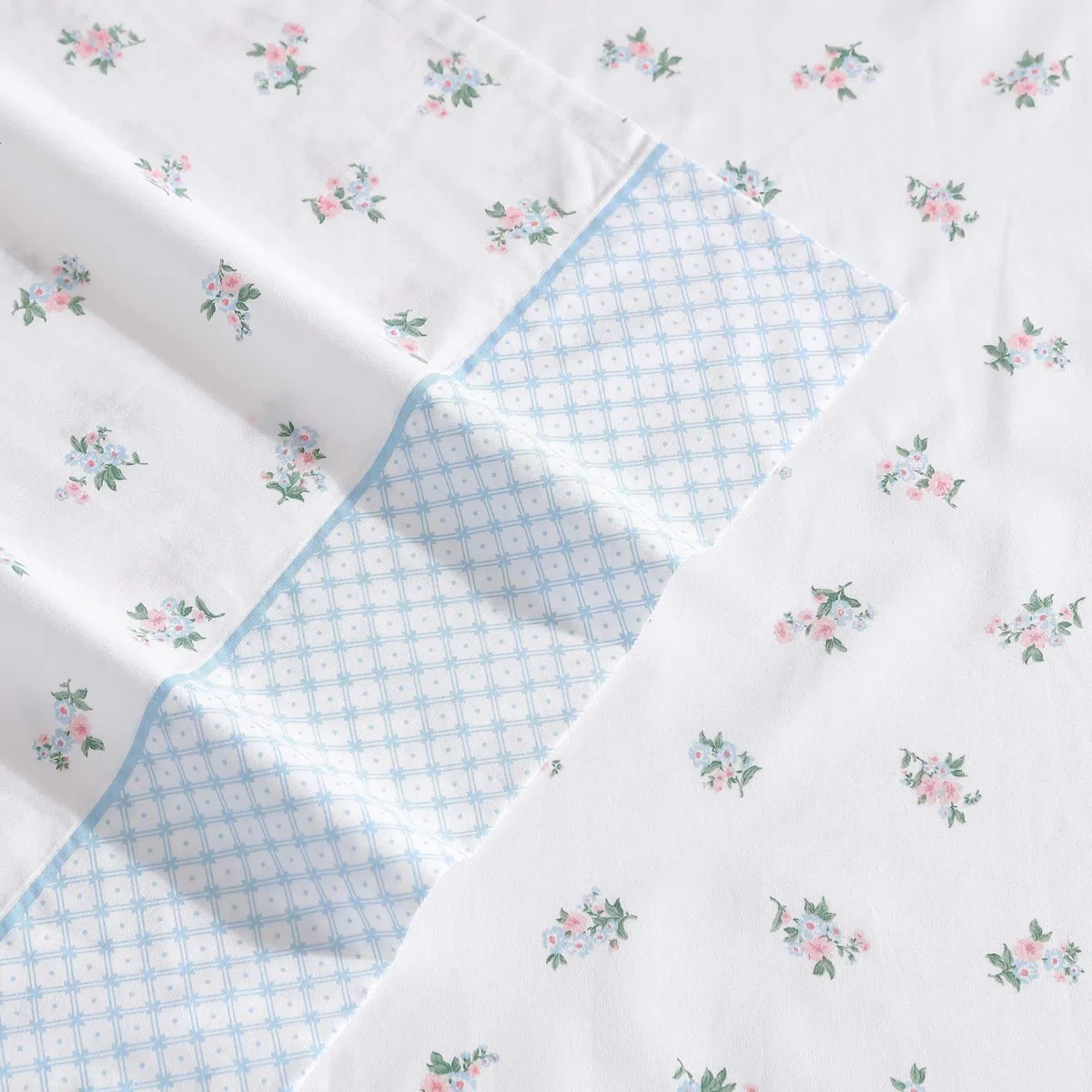 Laura Ashley - Juego de sábanas, Ropa de Cama de algodón percal Transpirable, 200 Hilos, Bolsillo Profundo, decoración Elegante para el hogar (Azul Harperette, Queen)