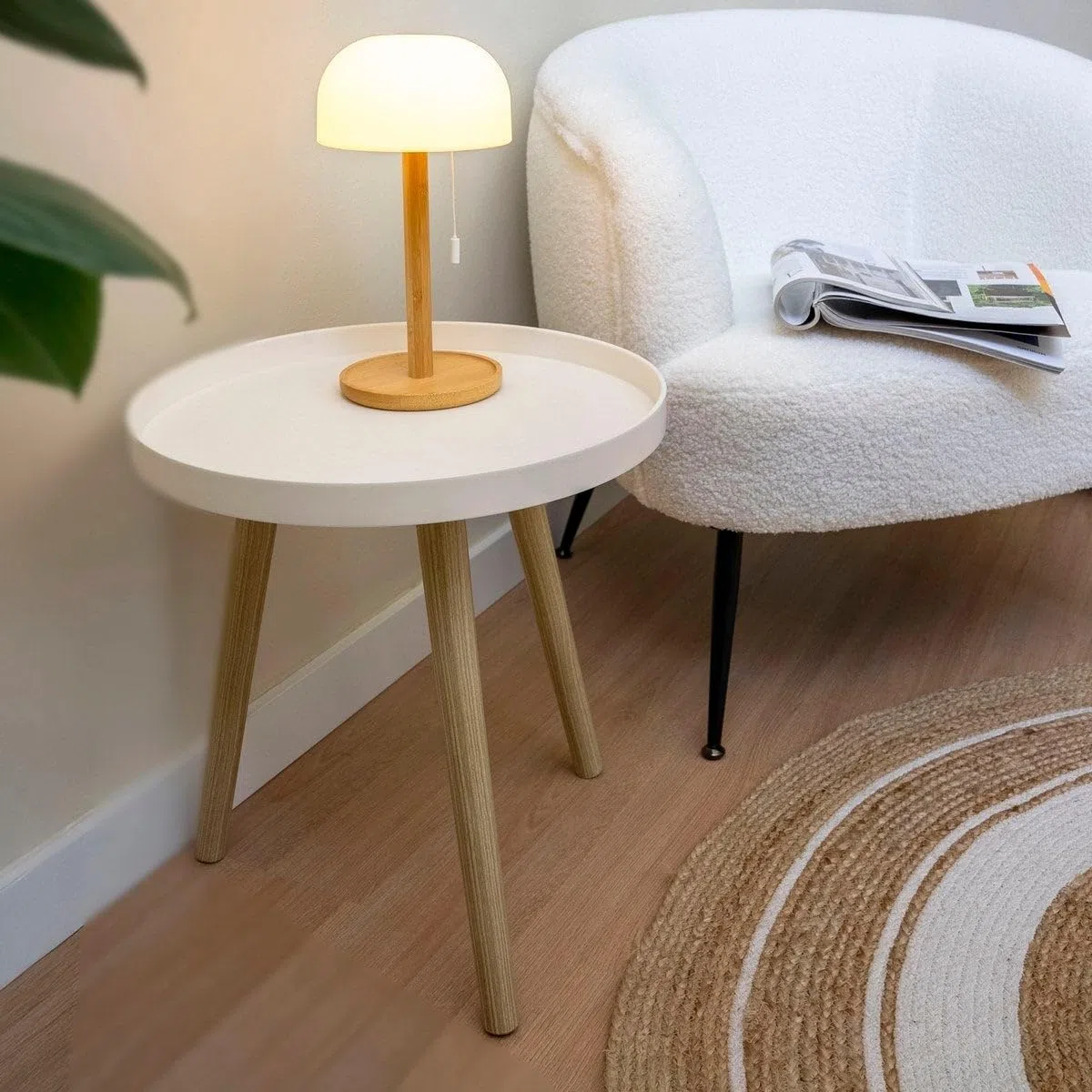 LOLAhome - Mesa Auxiliar de Polipropileno Blanco con 3 Patas de Madera de 40 cm de Diámetro y 43 cm de Altura Moderna para Salón o Dormitorio