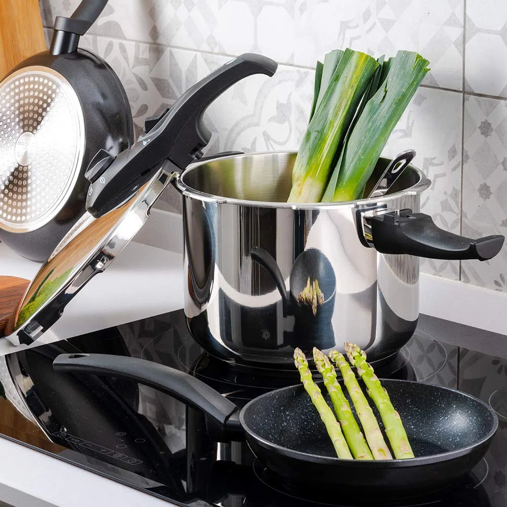 FAGOR Duo Olla a presión Super rápida, Acero Inoxidable 18/10, Todo Tipo de cocinas. Fondo termodifusor IMPAKSTEEL máxima Resistencia, 5 Sistemas Seguridad, 2 Niveles de presión (6L)