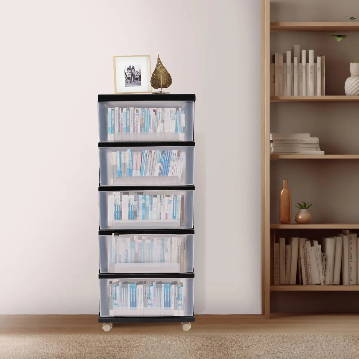 Torre de almacenamiento 5 cajones 40 cm negro, mueble de plástico con ruedas | 5 cajones, 40 x 33 x 98 cm, PP negro, transparente, ruedas, sin BPA, para A4