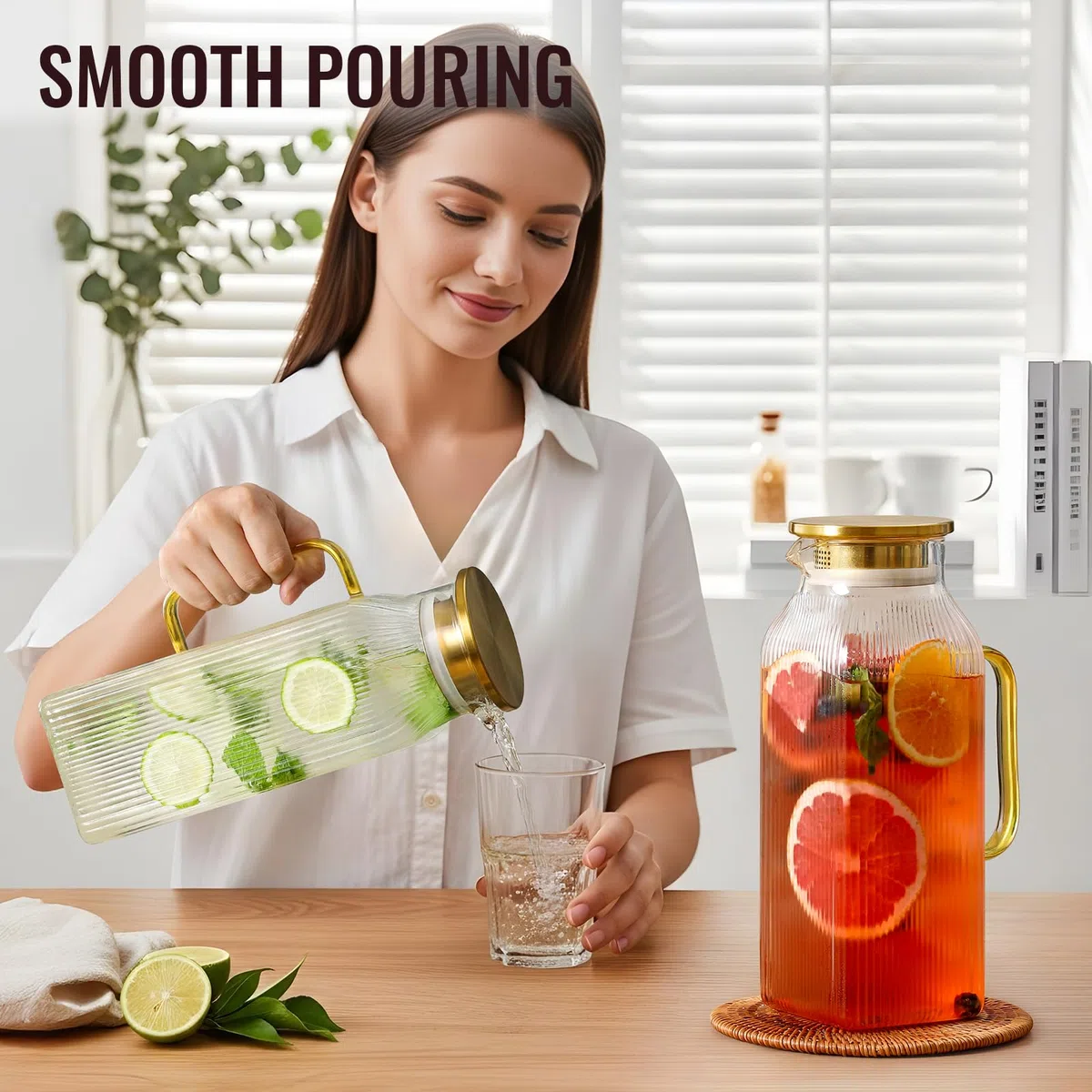 Paquete de 2 jarras cuadradas de vidrio de 2 litros con tapa, jarras de agua clásicas a rayas con asa para refrigerador, jarra grande para té helado, café, jarra de vidrio de borosilicato para bebidas
