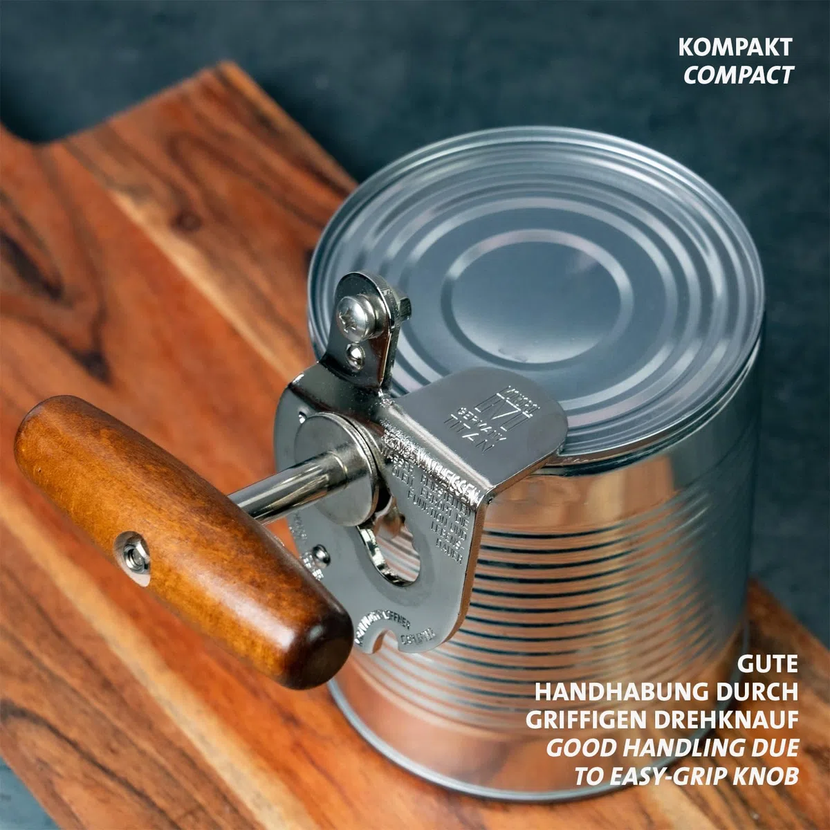 Westmark Abrelatas profesional 1 Unidad – Edición Monopol Titanio – Robusto Abrelatas de Acero – Mango de Madera Ergonómico, Duradero – Plata/Marrón