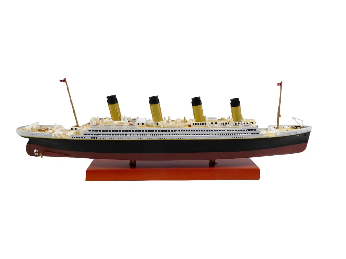 OPO 10 - Réplica en Miniatura Coleccionable del Famoso transatlántico RMS Titanic - Escala 1/1250 o 21,5 cms