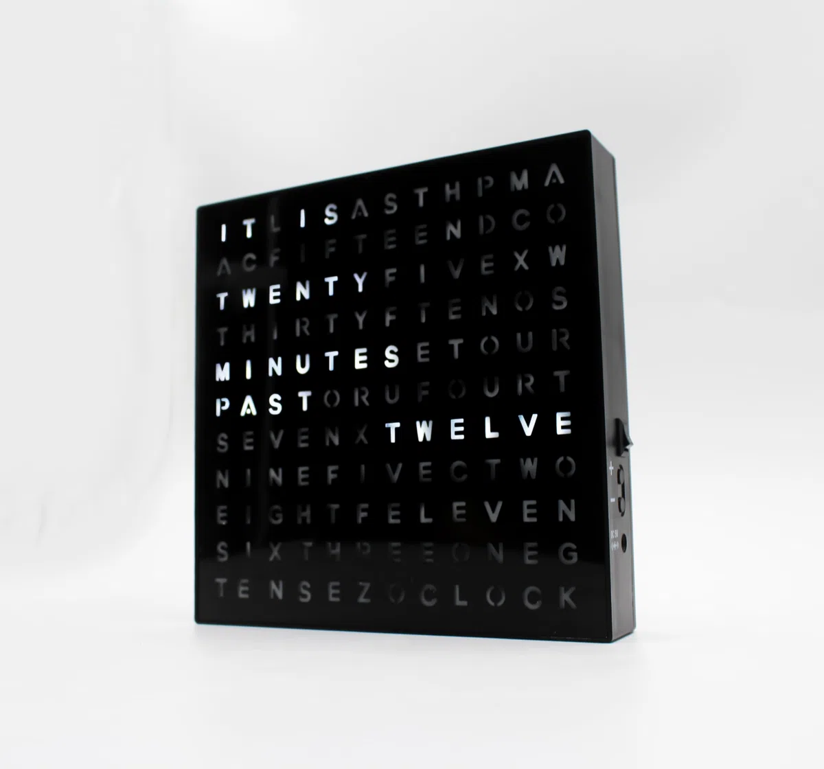 Mad Monkey Word Clock - Reloj de Pared Moderno - Reloj versátil para Colocar de pie o Colgar - Reloj de Palabras con Estilo para el hogar - Diseño Elegante para salón, Oficina y Dormitorio - Reloj de