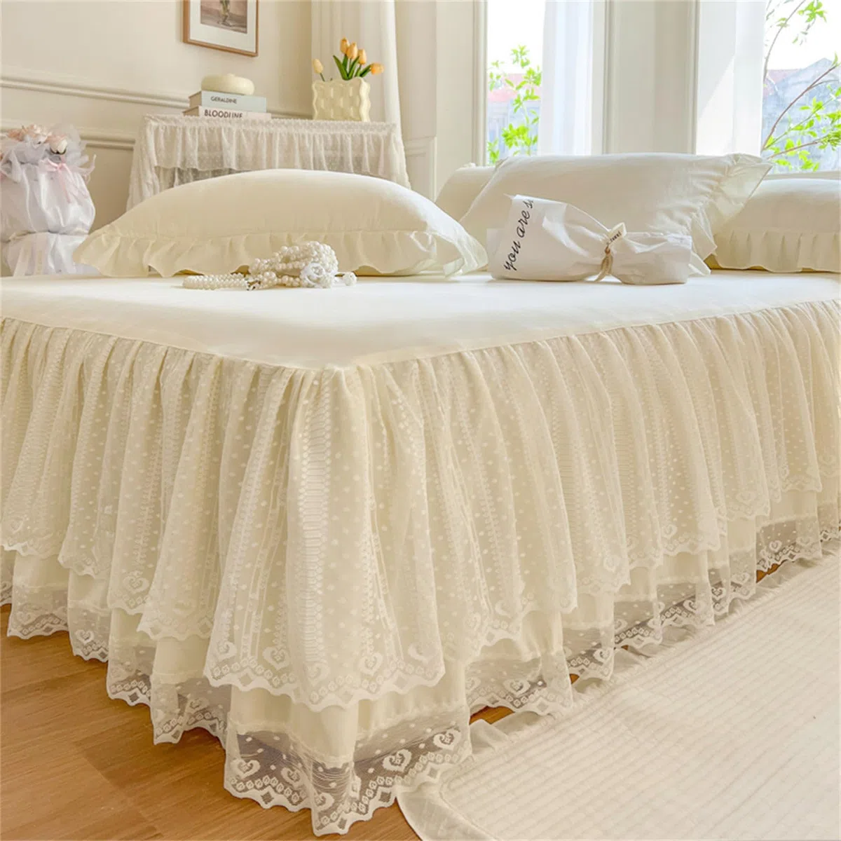 Odot Color Sólido Sabana Bajera con Volantes, Diseño de Borde de Encaje Blanco Sabana Bajera con Faldon Falda de Cama con Volante Suave Faldas de Cama Protector de Colchó (Blanco Crema,150x200cm)
