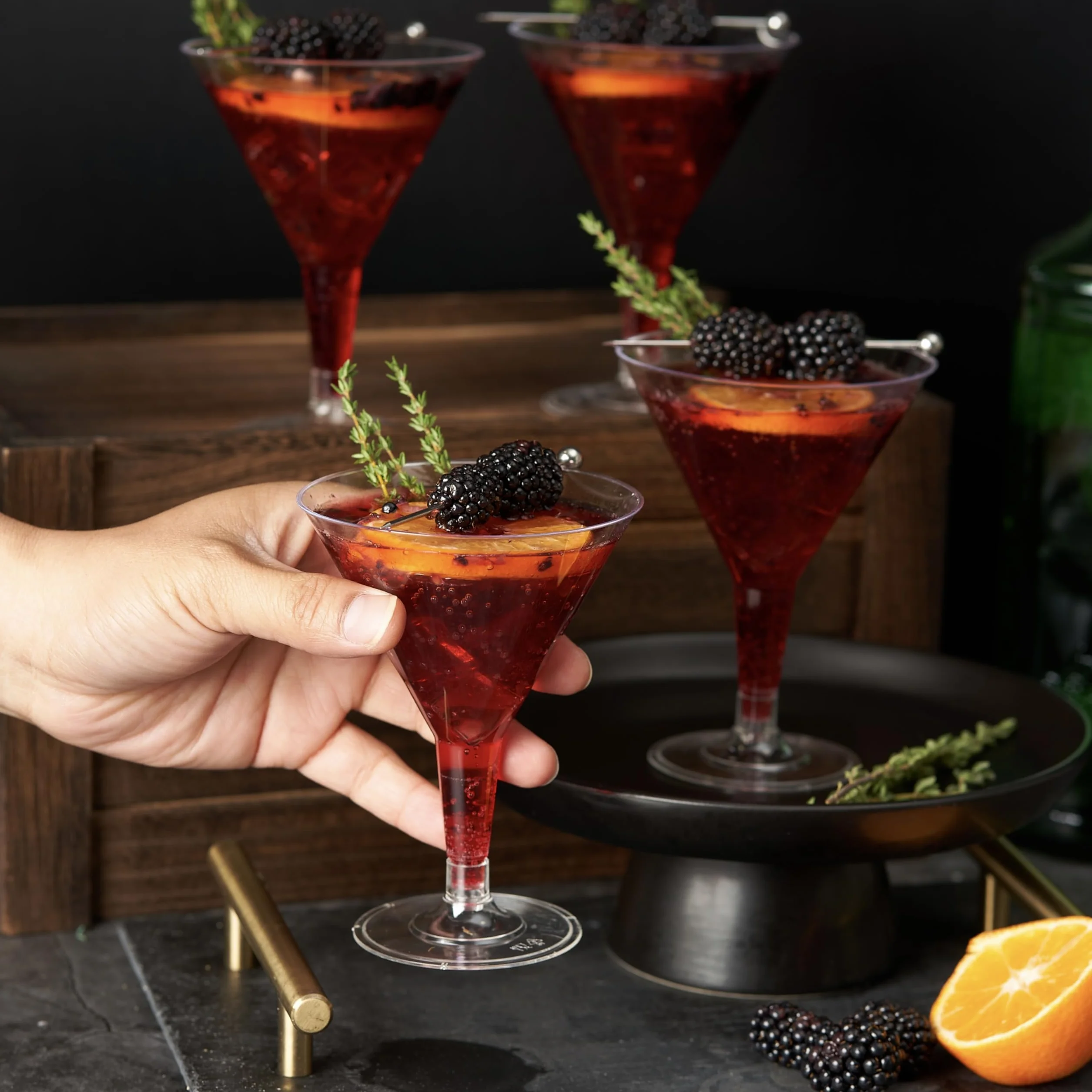 MATANA 48 Copas de Martini de Plástico, Copas de Coctel, 210ml - Vasos de Plástico Reutilizables y Elegantes para Cócteles y Postres - Cumpleaños, Bodas, Fiestas