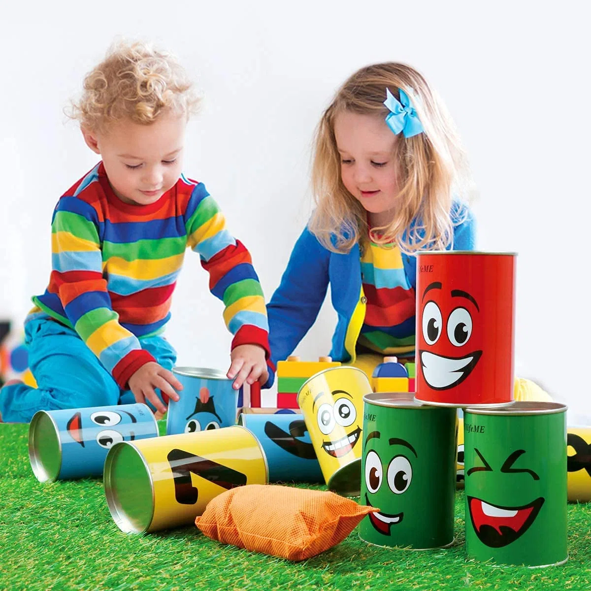 Lanzar latas para niños, Juego de Lanzamiento para Nacimiento Infantil y Otras Fiestas, 10 latas de Sonrisa y 3 Bolsas de Basura Coloridas, Juego para Juegos de jardín, latas de Lanzamiento,