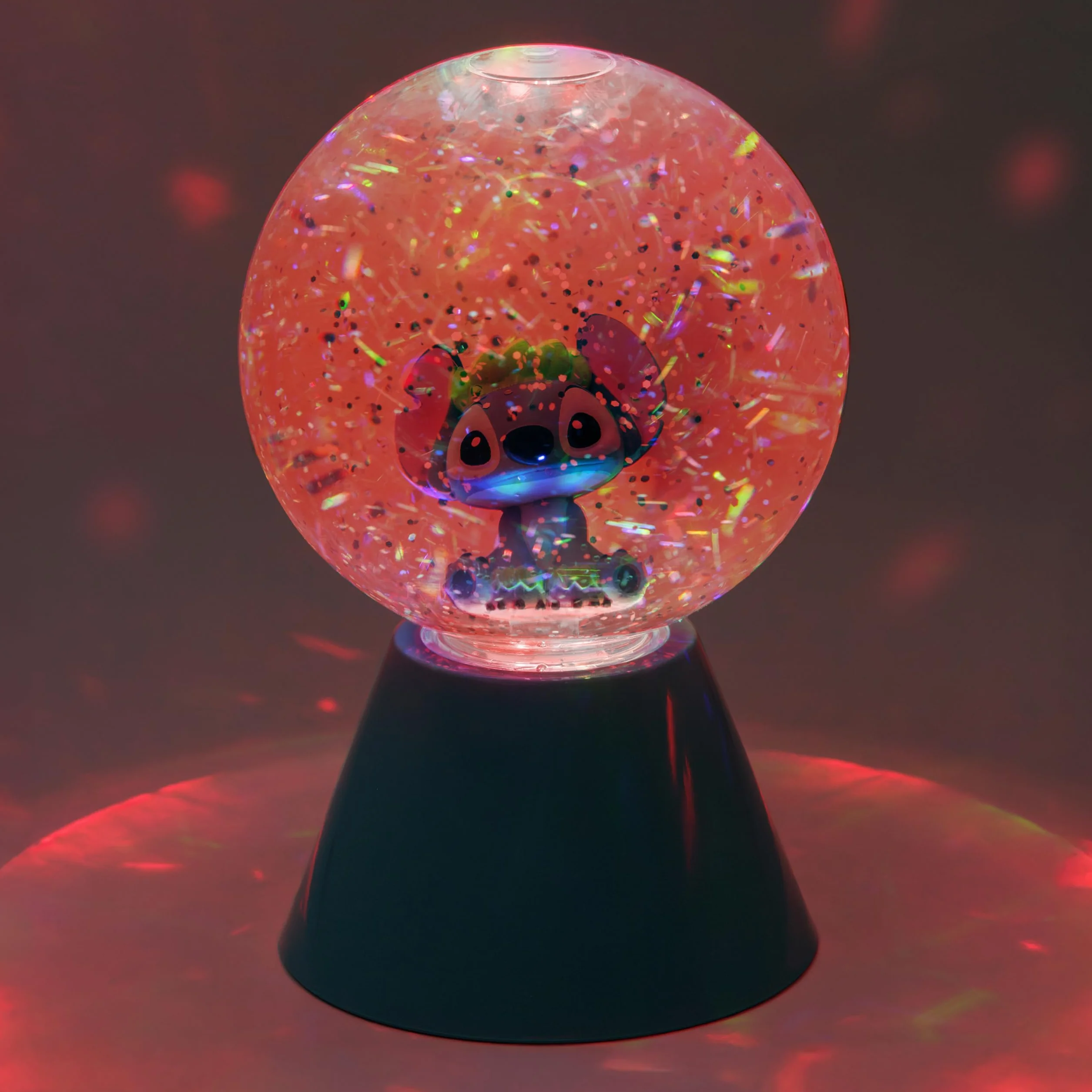 Paladone - Bola LED con purpurina de Lilo y Stitch de Disney, globo de nieve luminoso que cambia de color con licencia oficial para niños, adolescentes y adultos, diseño compacto