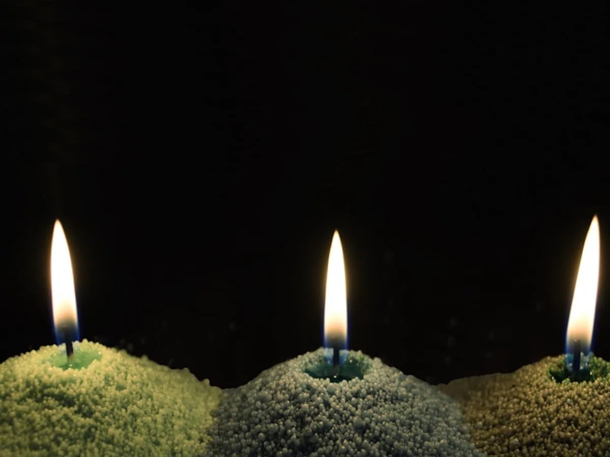 Arena aromática para velas, 400 g, incluye 3 mechas de arena aromática, granulado de cera (Palo Santo)