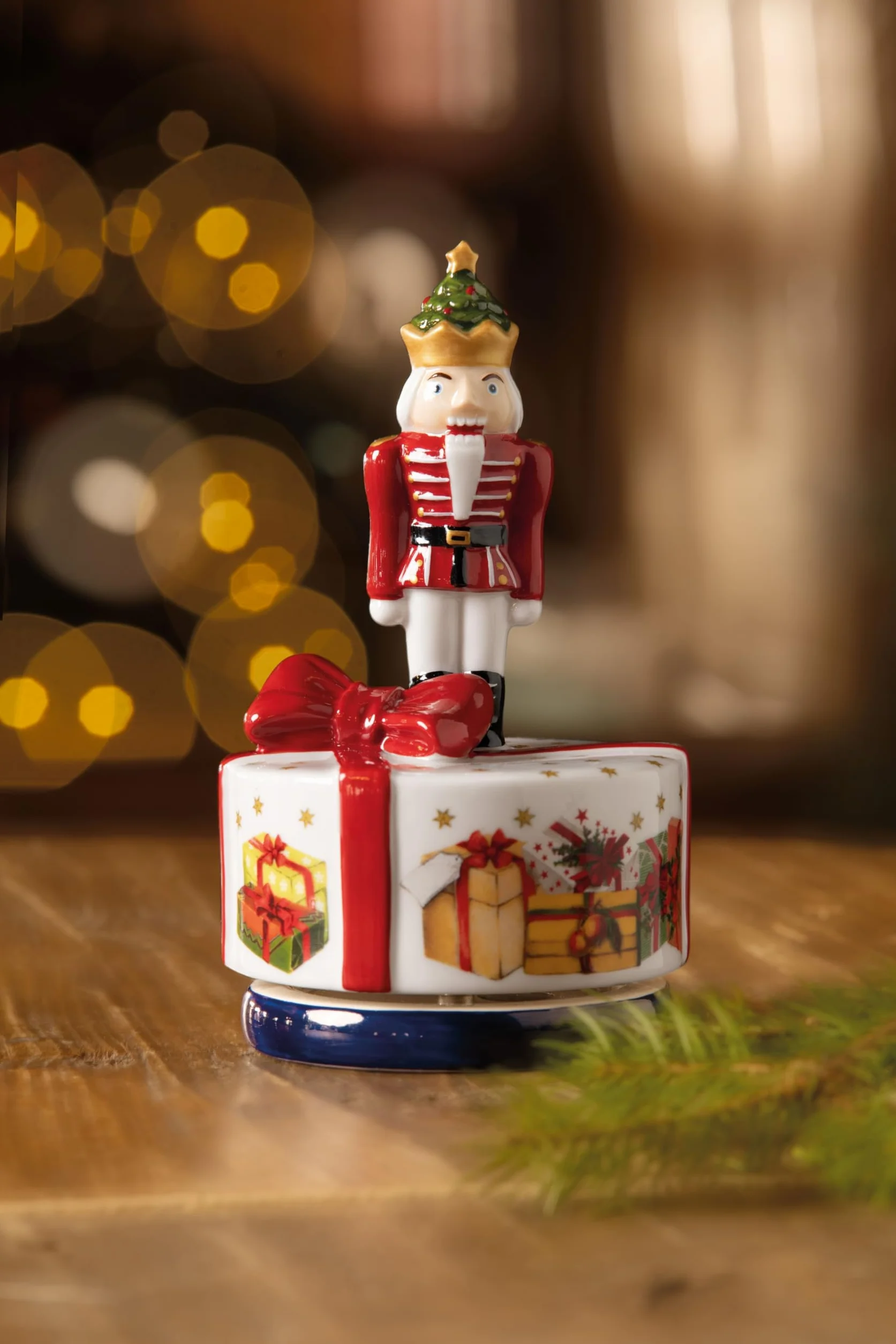 Villeroy & Boch - Nostalgic Melody, Cascanueces Giratorio, 9 x 15cm, Porcelana, Multicolor, (14-8640-6308)
