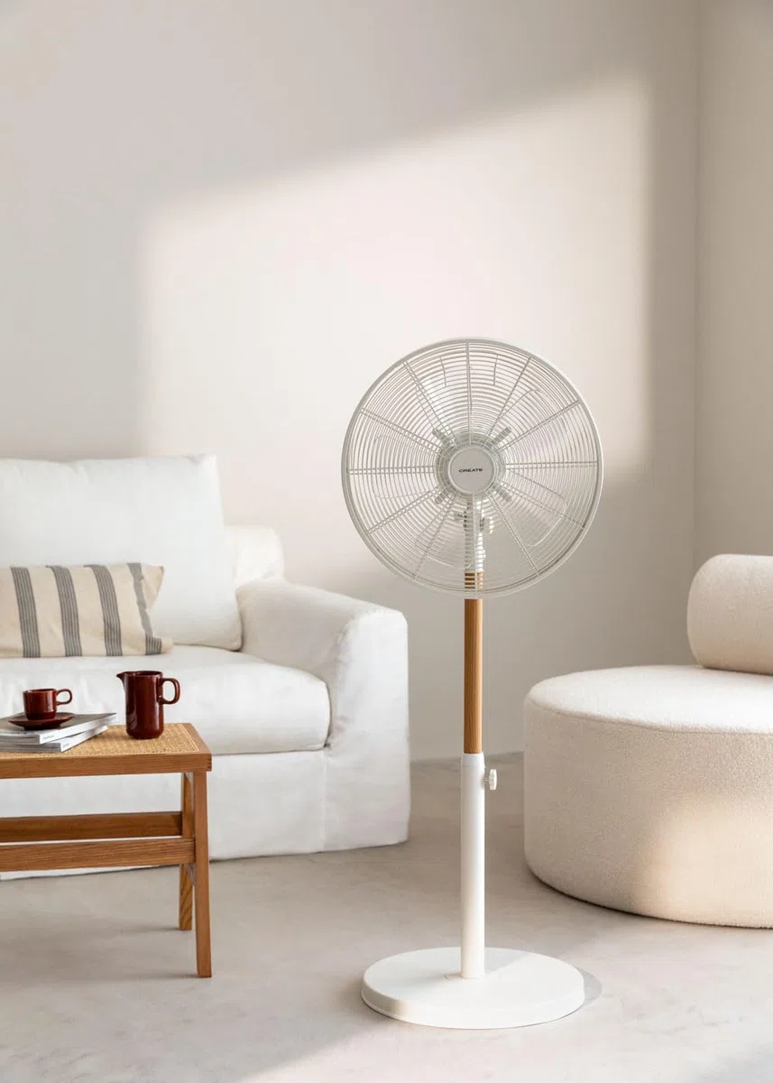 CREATE / AIR STAND WOOD/Ventilador de pie oscilante blanco roto / 50W, altura regulable y ajustable, 3 velocidades, sistema de seguridad, Ø40, mortor de cobre