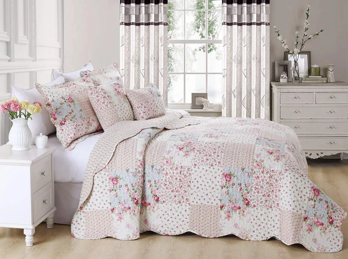 Delindo Lifestyle Colcha de Patchwork con Rosas al Estilo Campestre, Edredón de Diseño Patchwork, 220 x 240 cm