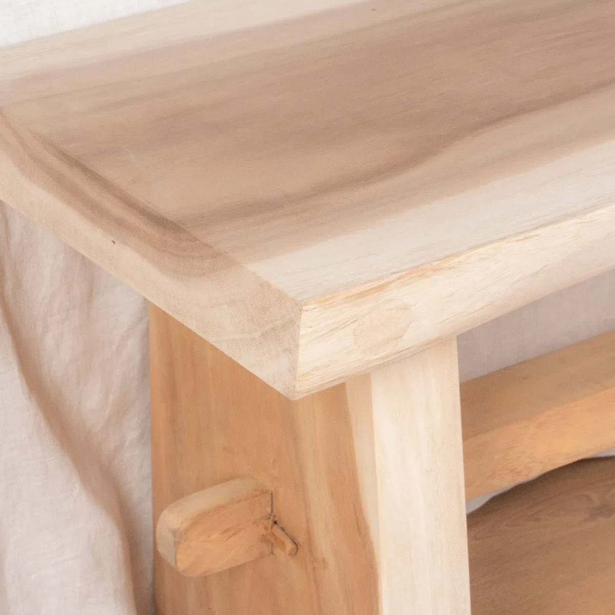 Wabi Home – Banqueta de Madera Natural Ideal para los pies de tu Cama o para el salón de tu casa Taburete de Cama o de salón elaborado con Madera Natural Trembesí Tamaño: 130x42,5x47x5