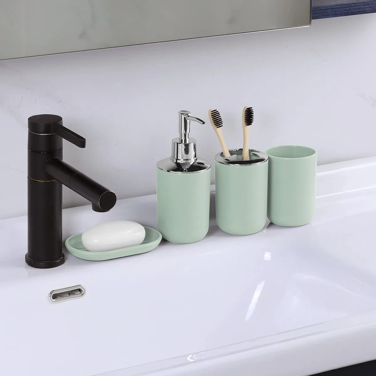 IMAVO Juego de Accesorios de baño – Juego de 8 Accesorios de baño Verdes con Papelera, dispensador de jabón, jabonera, Soporte para Cepillo de Dientes, Taza para Cepillo de Dientes, Soporte para