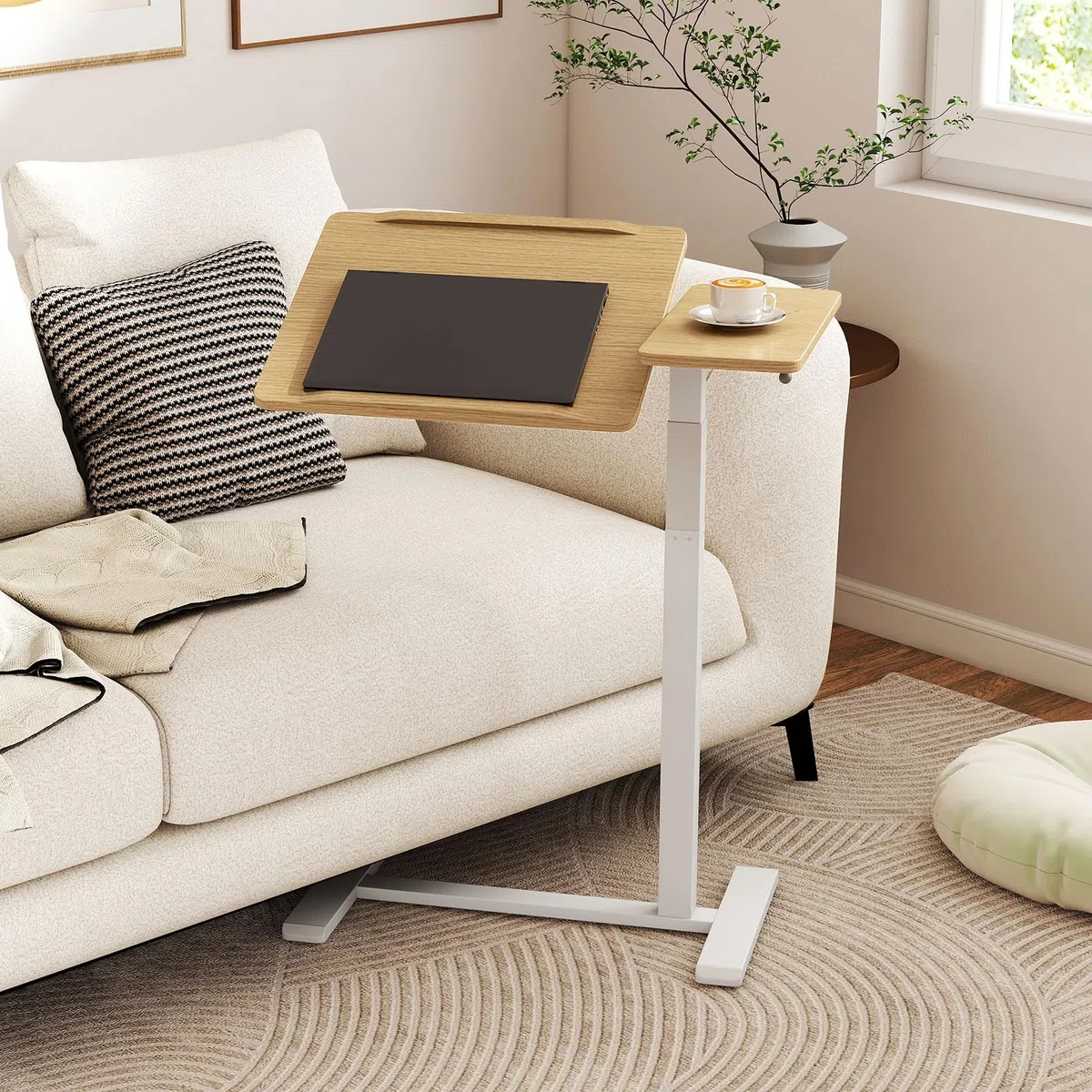 COSTWAY Mesa Auxiliar con Ruedas, Tablero Inclinable y Topes Dobles, Altura Ajustable, Mesita en Forma de C para Sofa Cama Salon Dormitorio Hospital, 68 x 49 x 70-103.5 cm, Natural